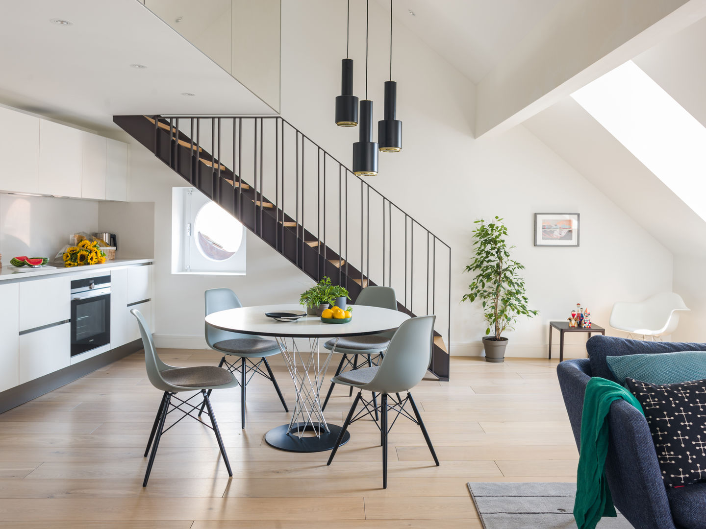 Eames Plastic Side Chair DSW Chair Vitra