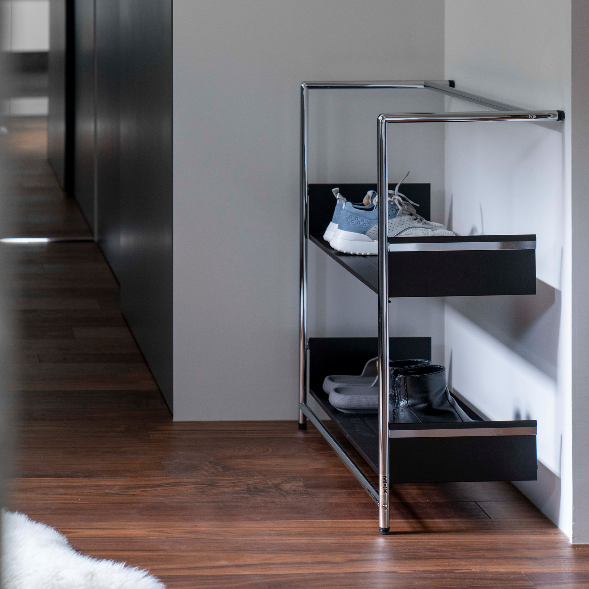 Pool 82 Leaning shelf / shoe rack Mox