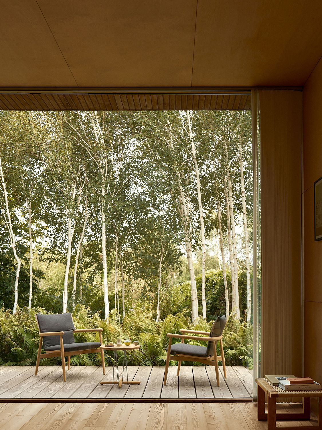 Embrace Outdoor Lounge Chair with cushion Carl Hansen & Søn