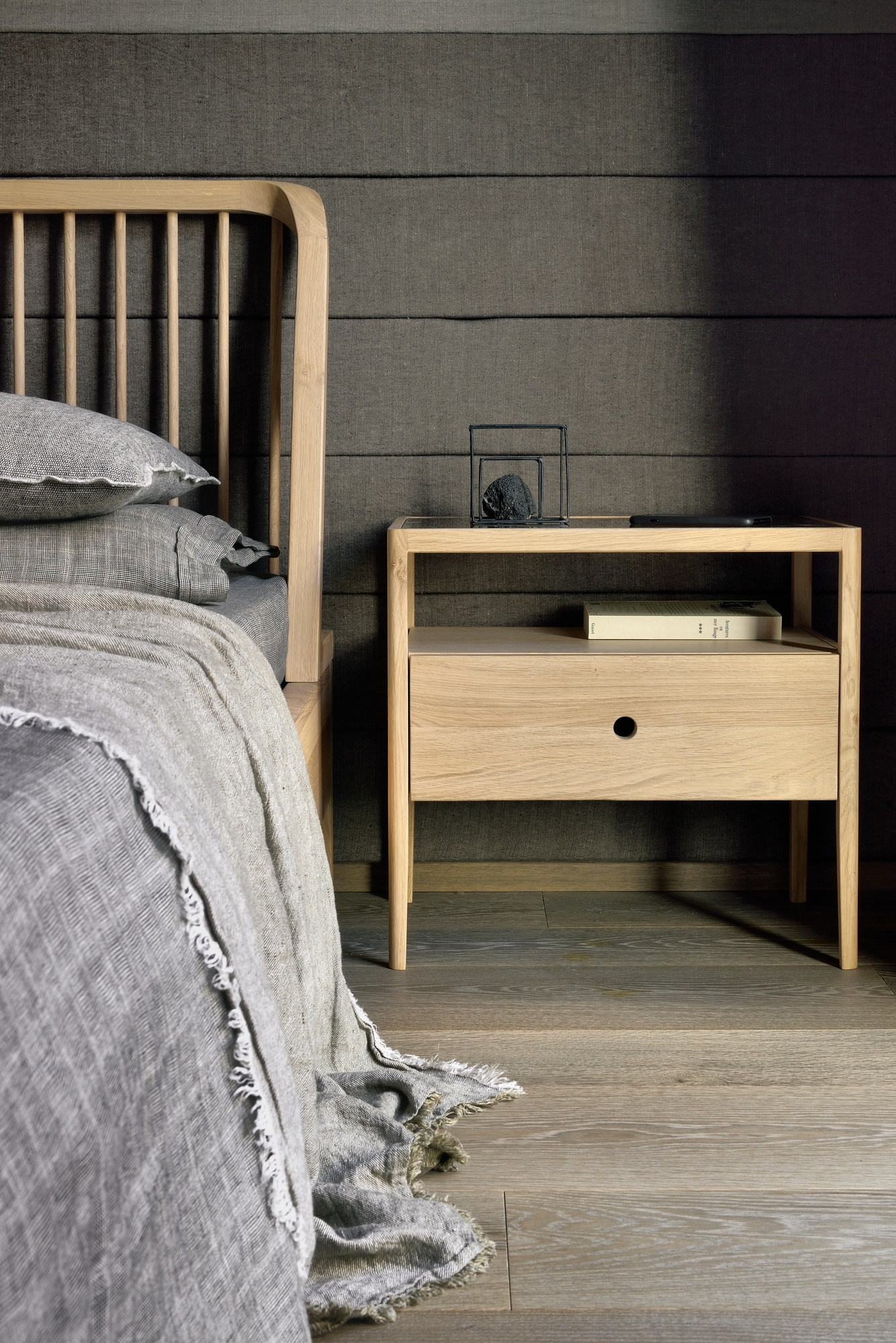 Spindle bed oak 160x200 cm Ethnicraft SINGLE PIECES