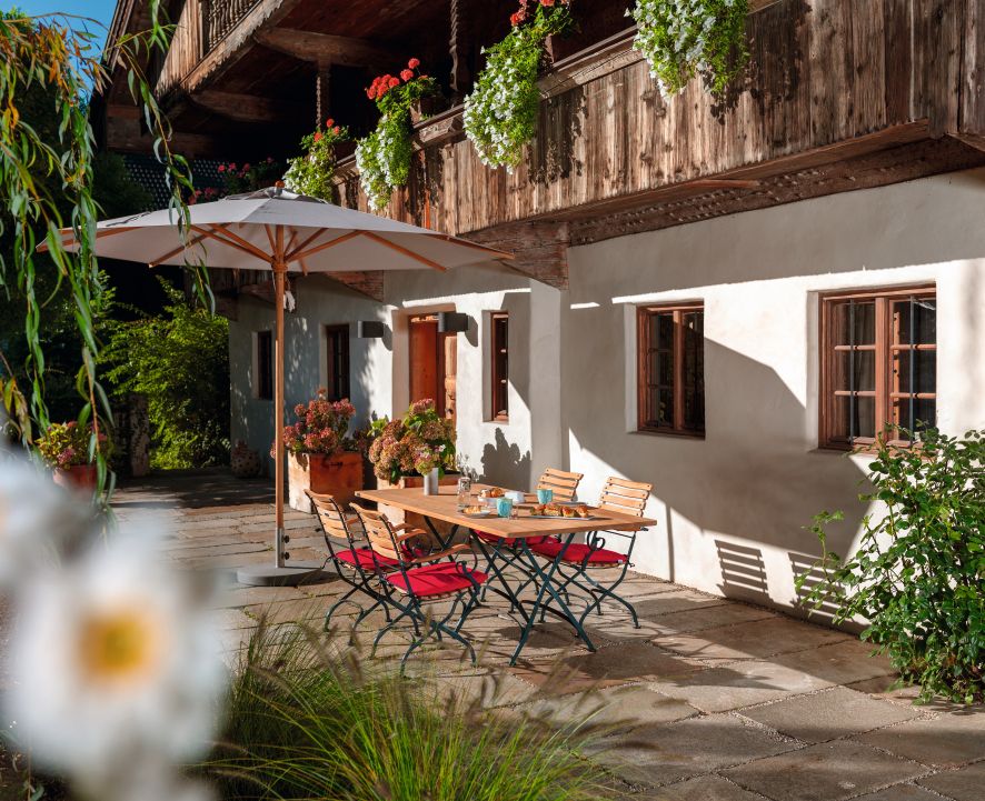 Classic Table W 120 cm Outdoor White Weishäupl
