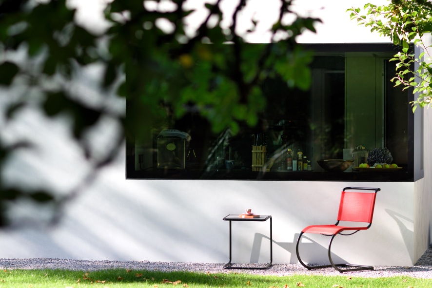 Set B 9 All Season Outdoor Side Tables Thonet