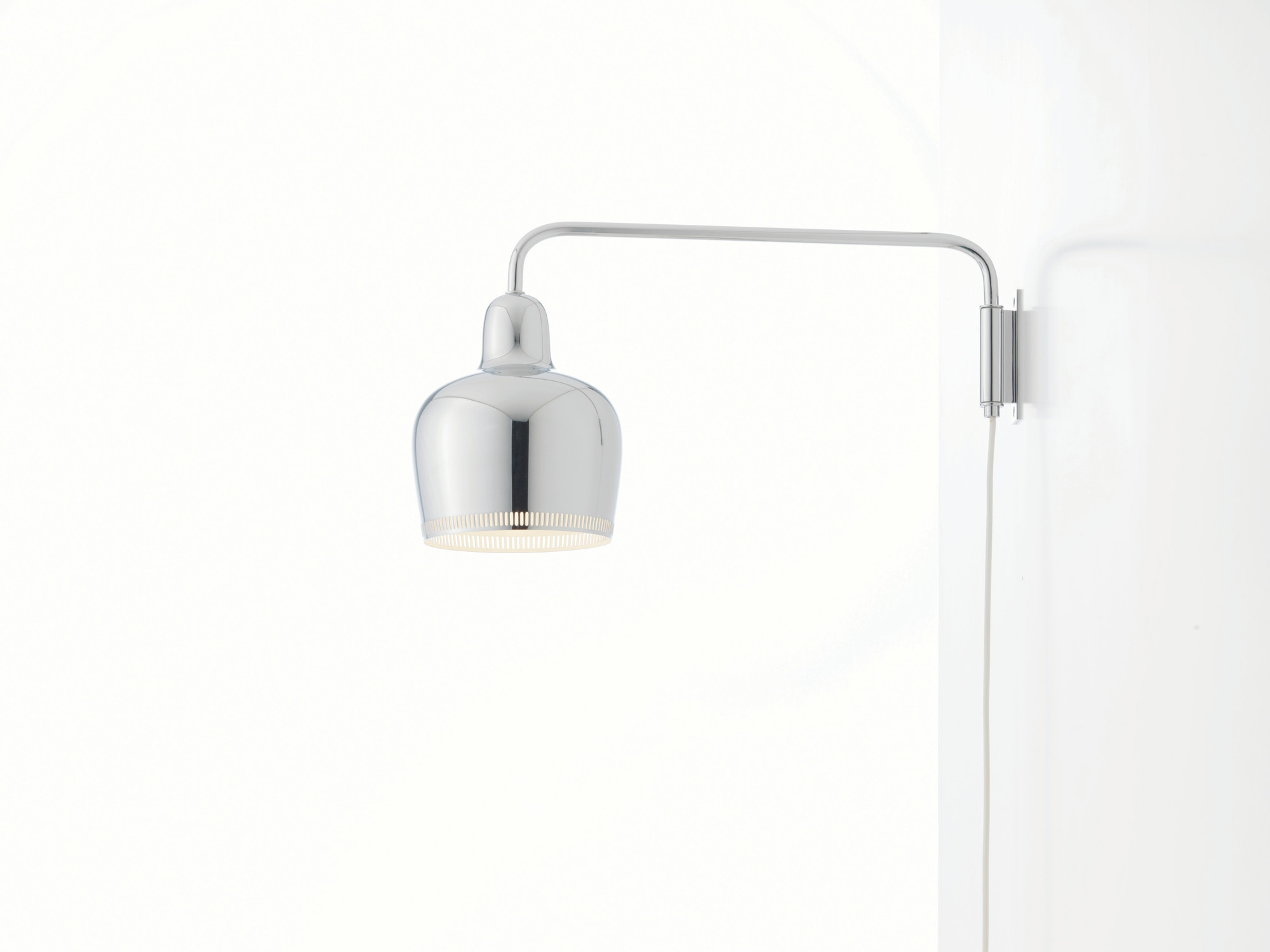 Artek A330S Golden Bell Wandleuchte in Chrom, modernes Design für stilvolle Beleuchtung.