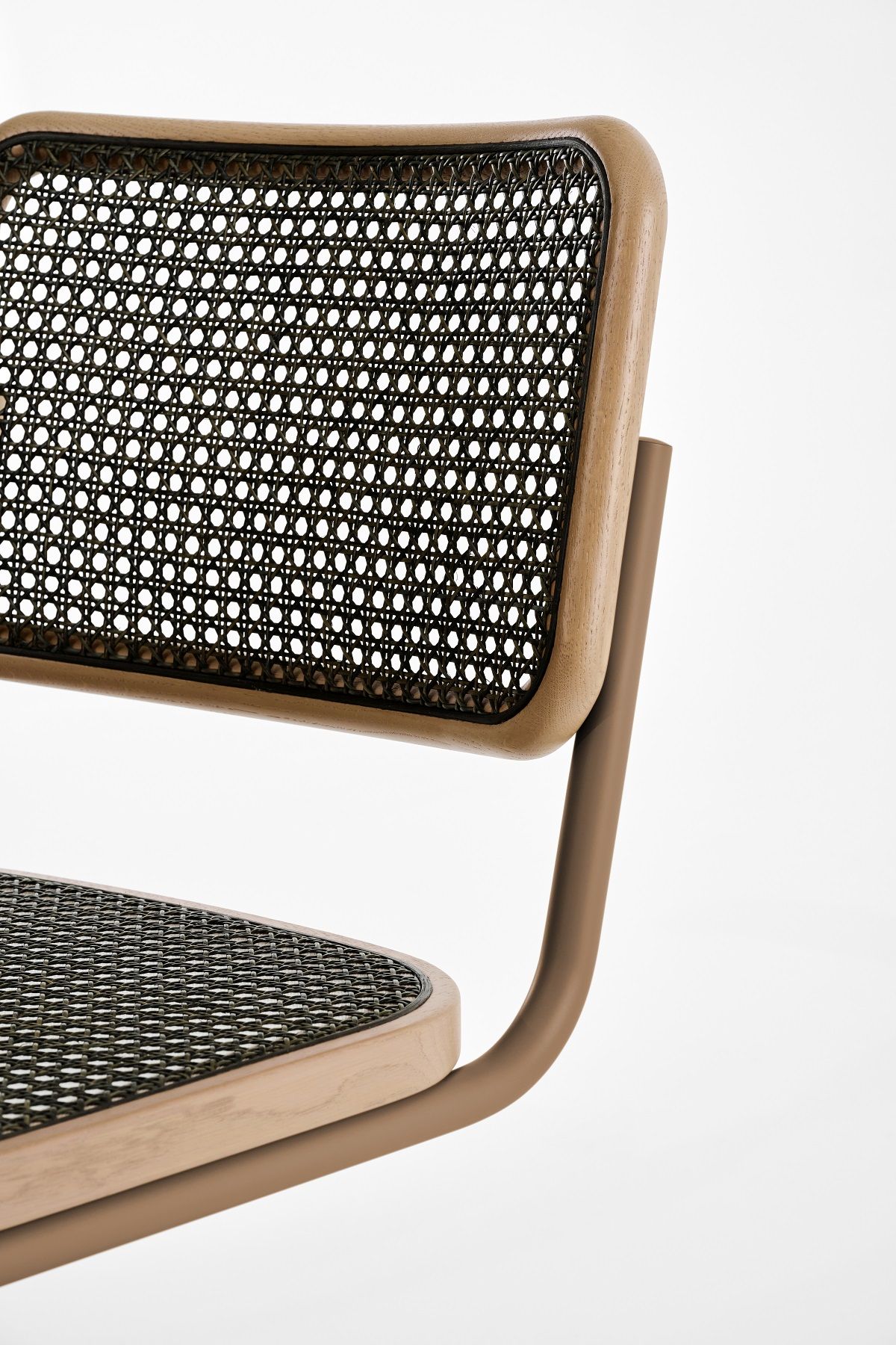 S 32 V Tubular steel classic cantilever chair Thonet
