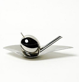 Edles Olivenölkoster "Taste-Huile": Elegantes Design-Objekt aus Edelstahl für die Verkostung hochwertiger Olivenöle.