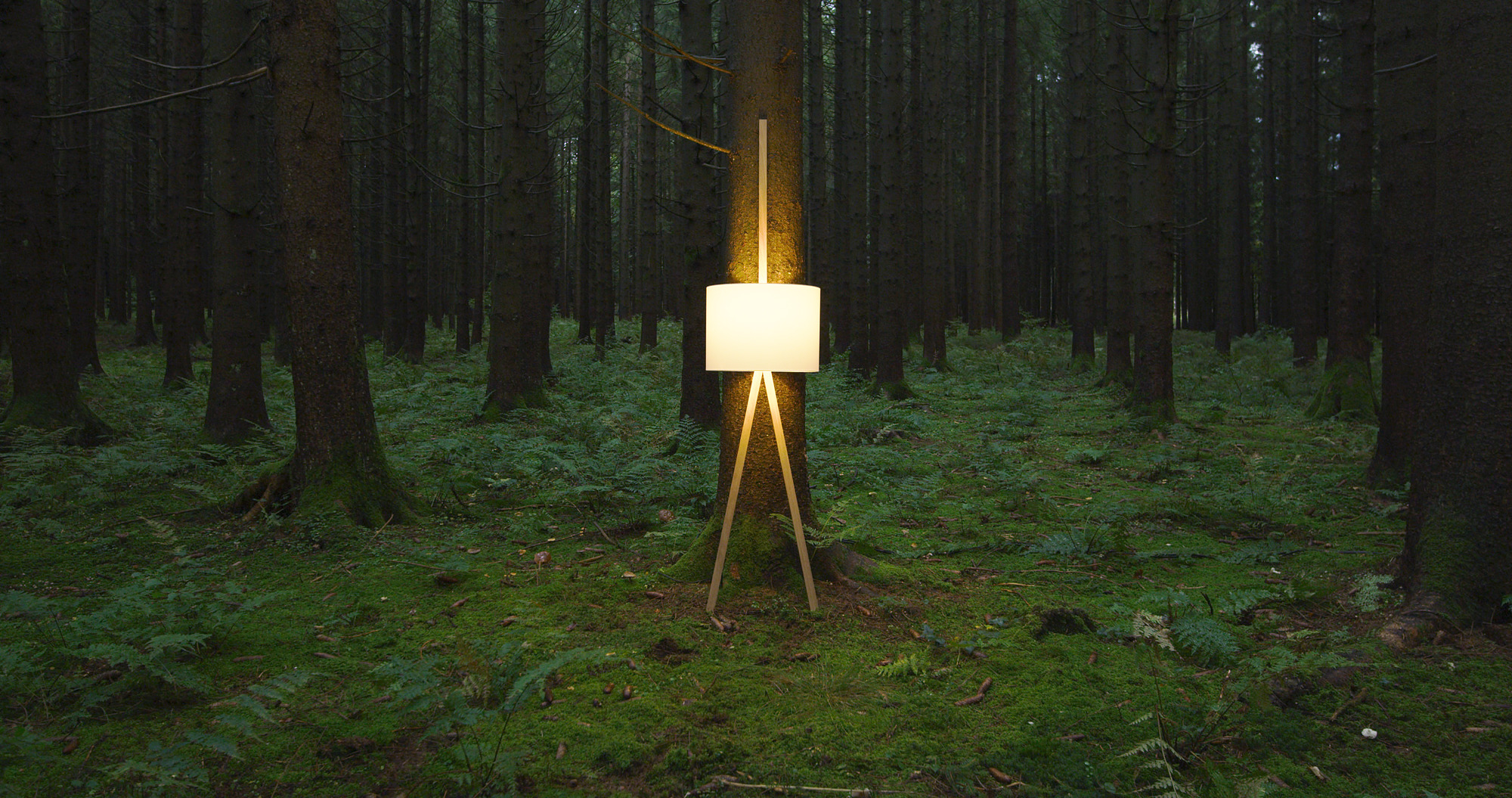 Luca Lean leaning lamp natural oak / white Maigrau