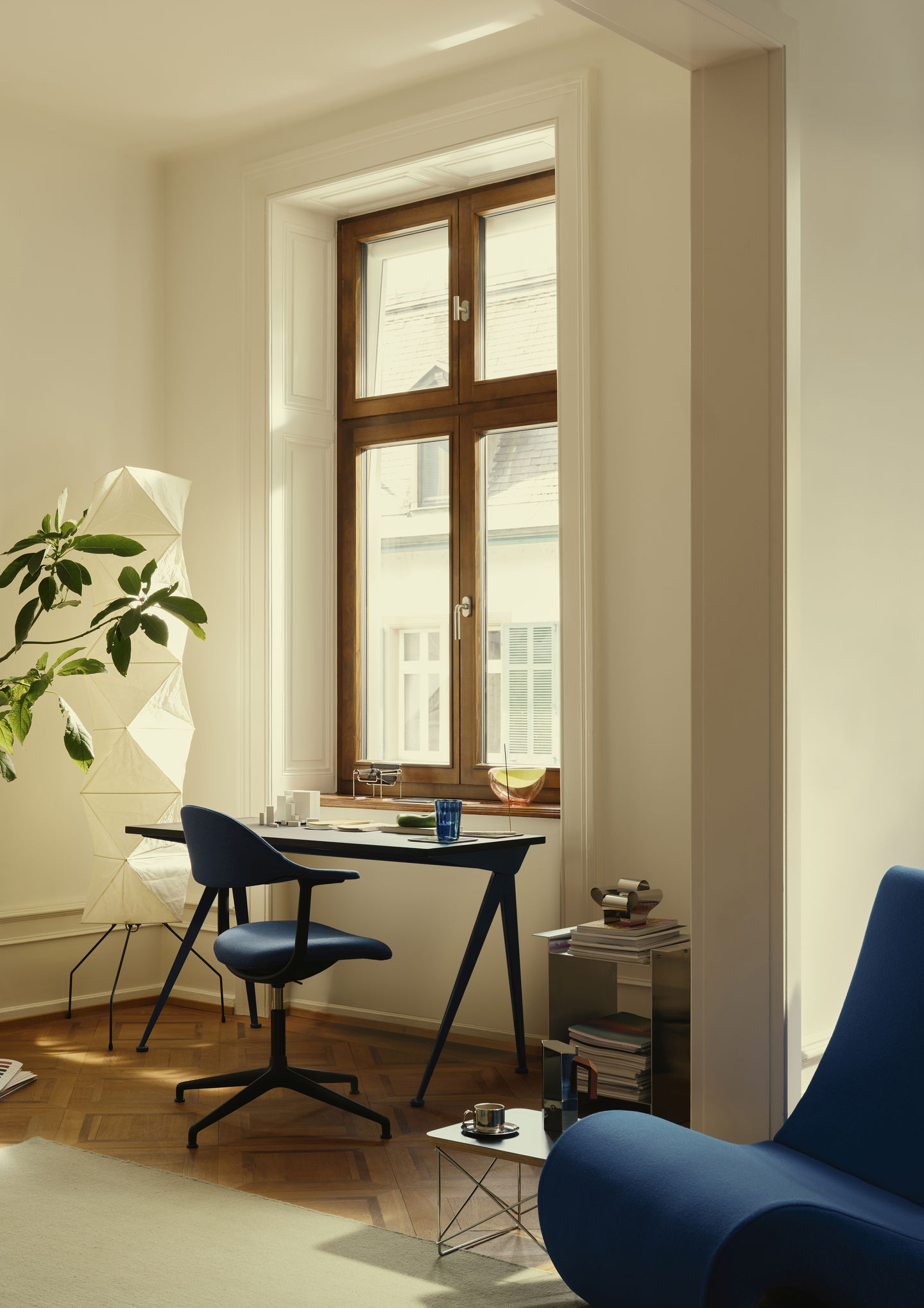 Mynt back and seat plastic office swivel chair Vitra