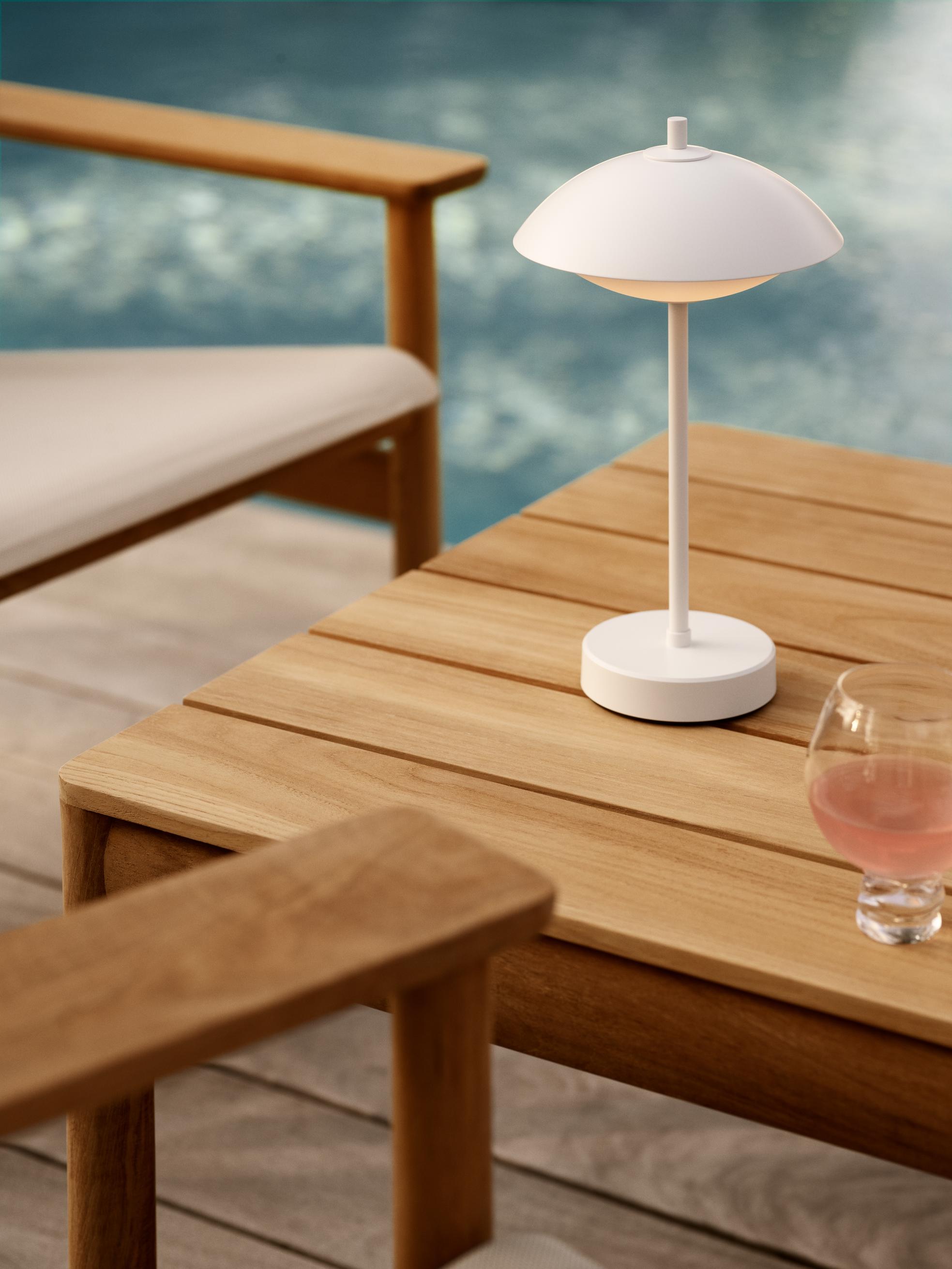 Clam Portable Table Lamp Rechargeable lamp Fritz Hansen