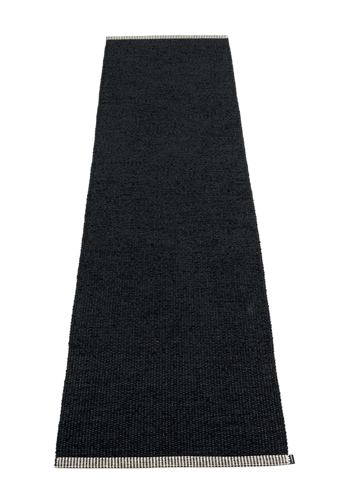 Schwarzer Pappelina Kunststoffteppich Mono, 60x250 cm, Detailaufnahme des gewebten Teppichs für Innen und Außen.