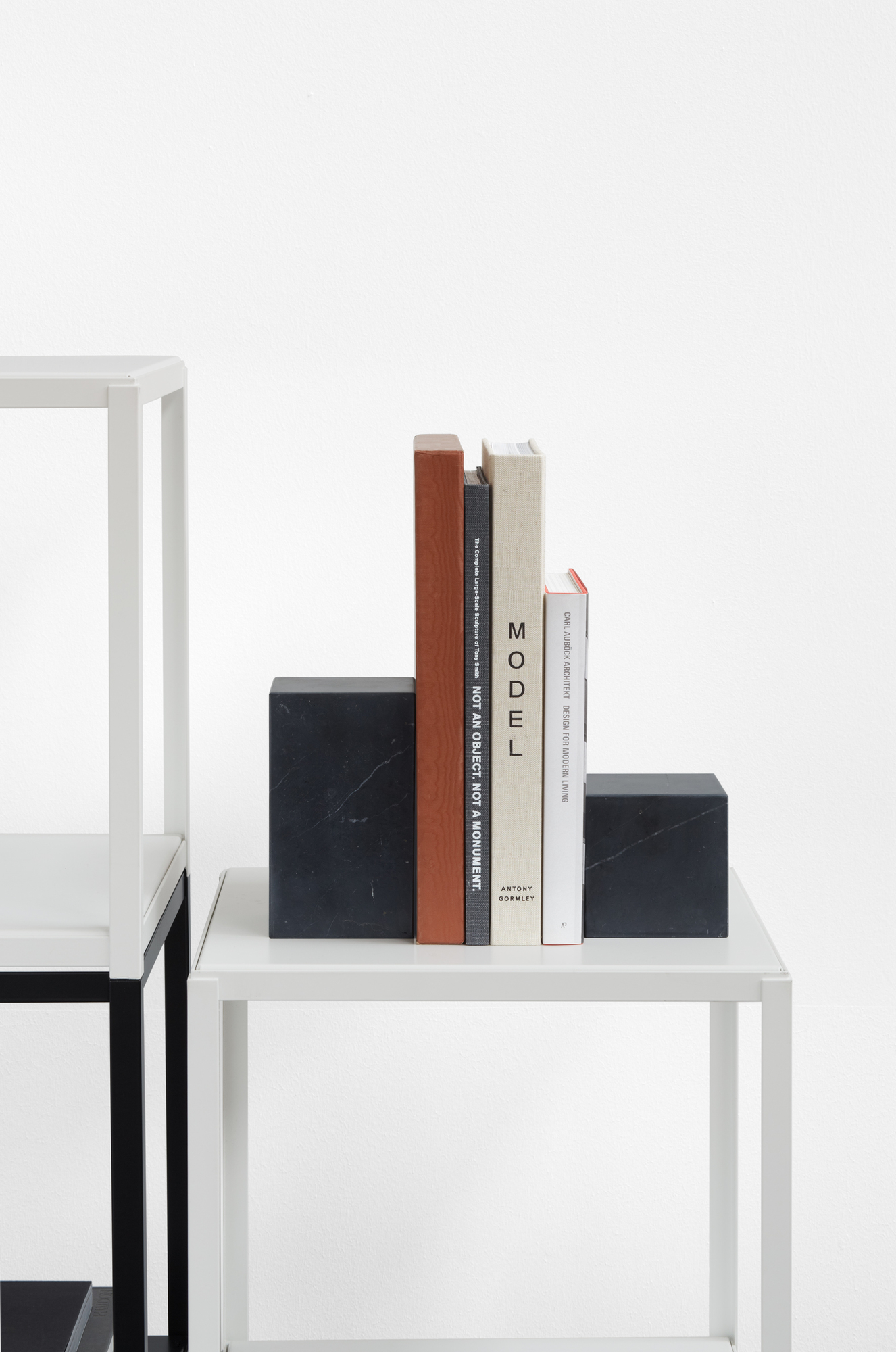 AC11 Stop Bookend e15 black H 10