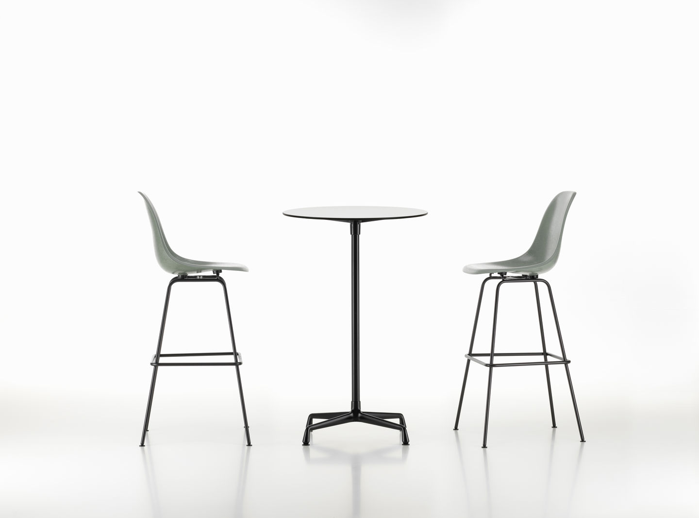 Eames Contract Tables High Standing Table Ø 80 cm Vitra