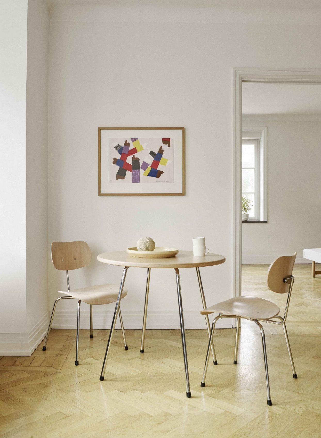 SE 330 café table Wilde+Spieth matt black - clear lacquered ash