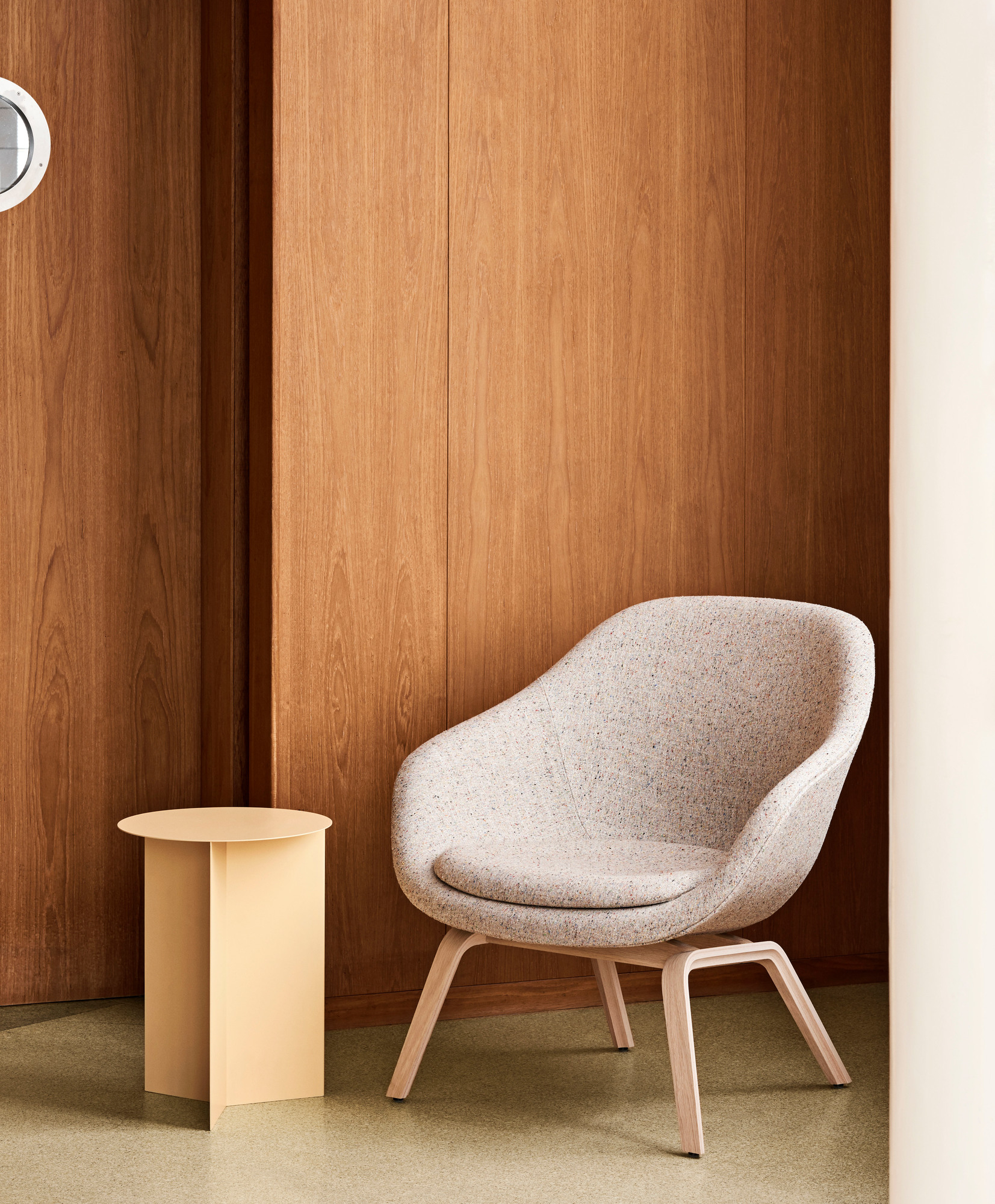 About a Lounge AAL 83 / AAL83 Armchair Hay