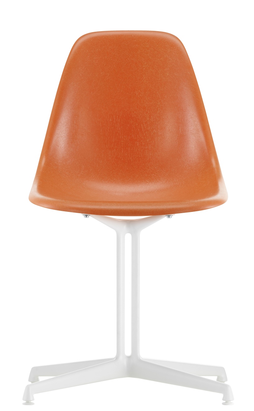 Vitra Eames Side Chair DSL in Orange mit weißem Untergestell, Frontansicht.