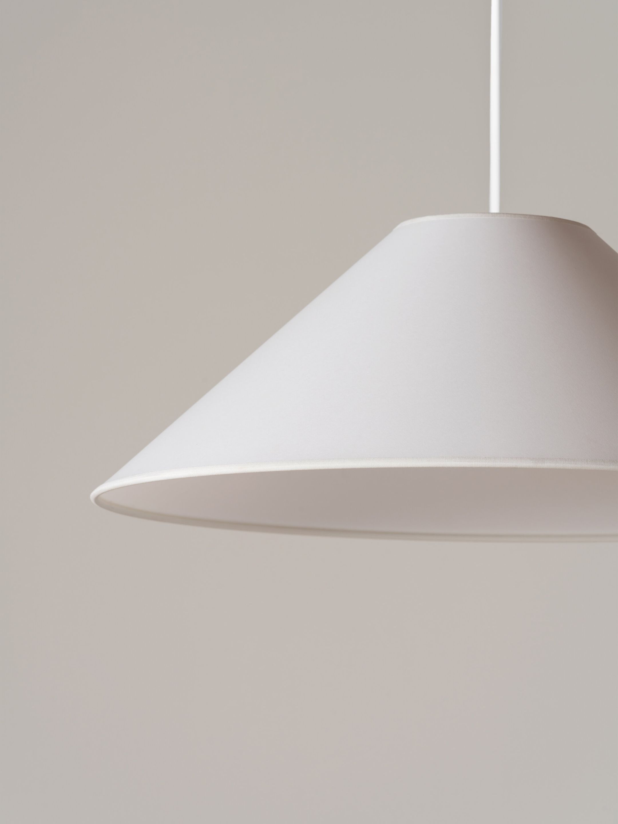 Sísísí cónicas planas MT4 suspension lamp Ø49cm white Santa & Cole