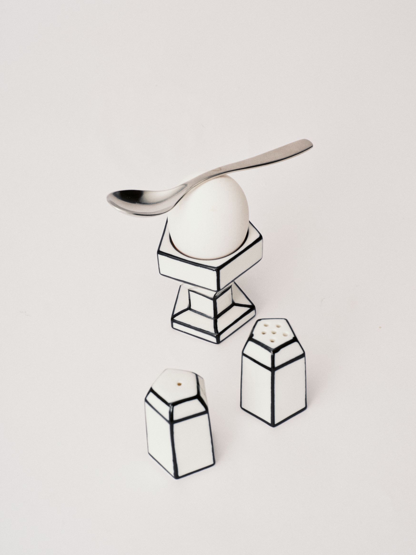 Serax White/Black Egg Cups Carte Blanche   