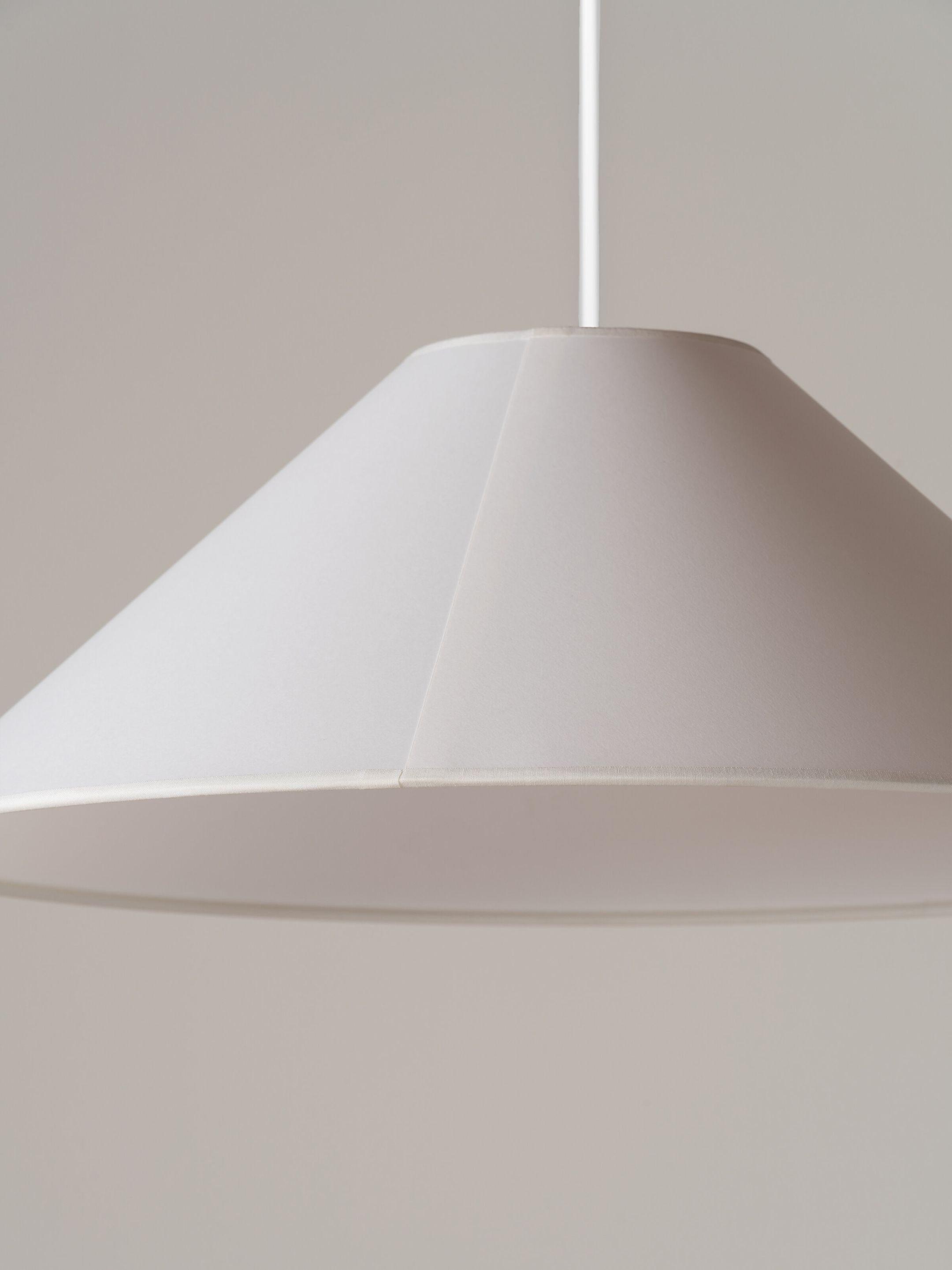 Sísísí cónicas planas MT4 suspension lamp Ø49cm white Santa & Cole