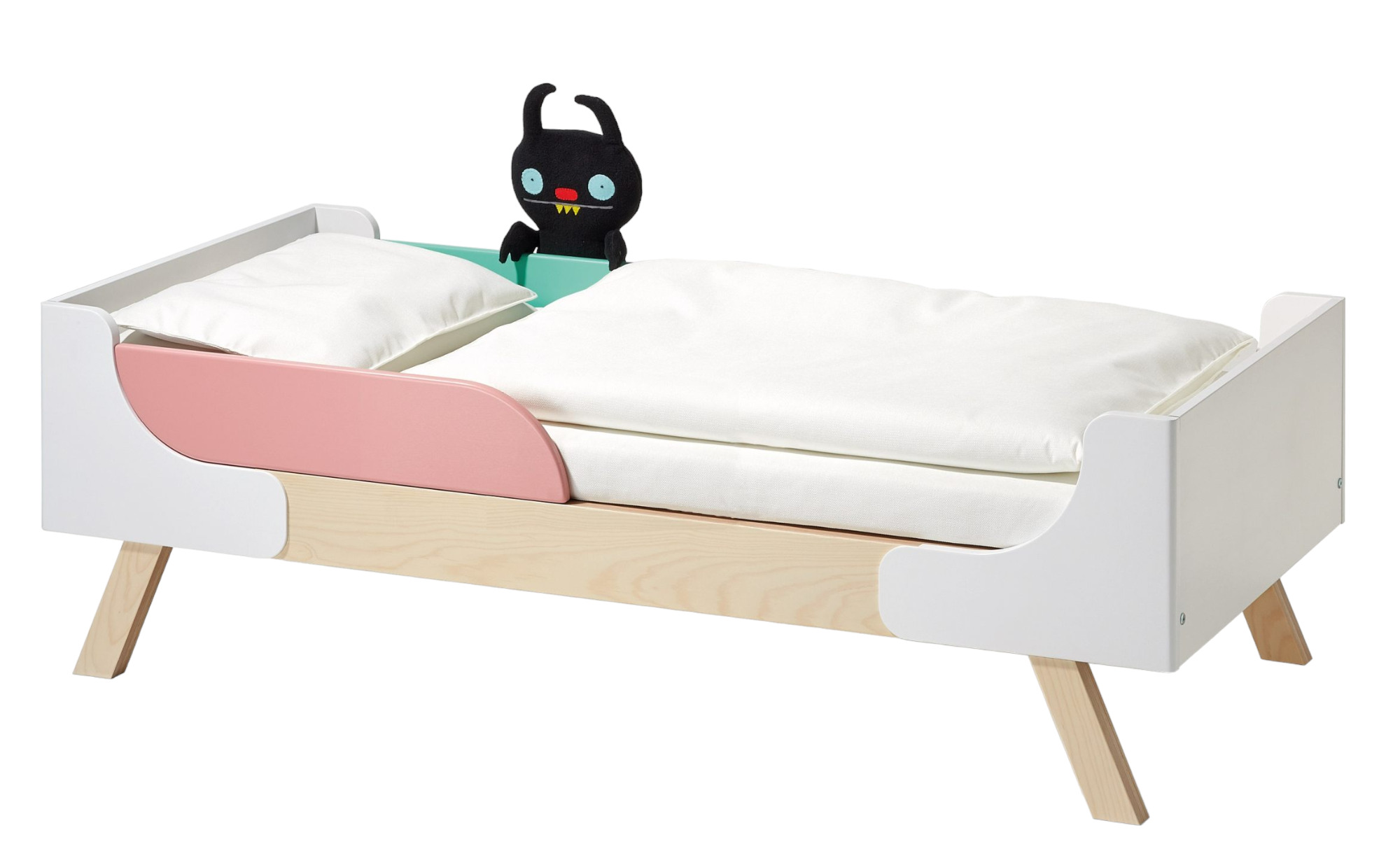 Verlängertes Famille Babybett von Richard Lampert mit Lattenrost, Matratze und Kuscheltier für Kinder.