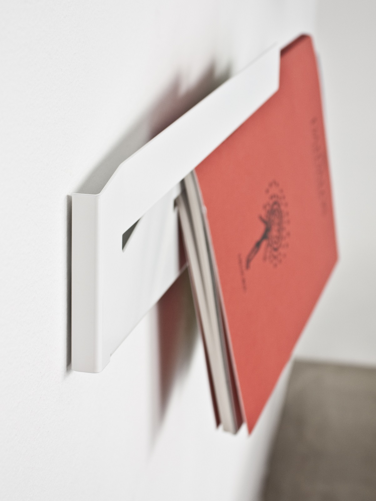 Mr_magazine holder Linea1 by Müller Möbelwerkstätten