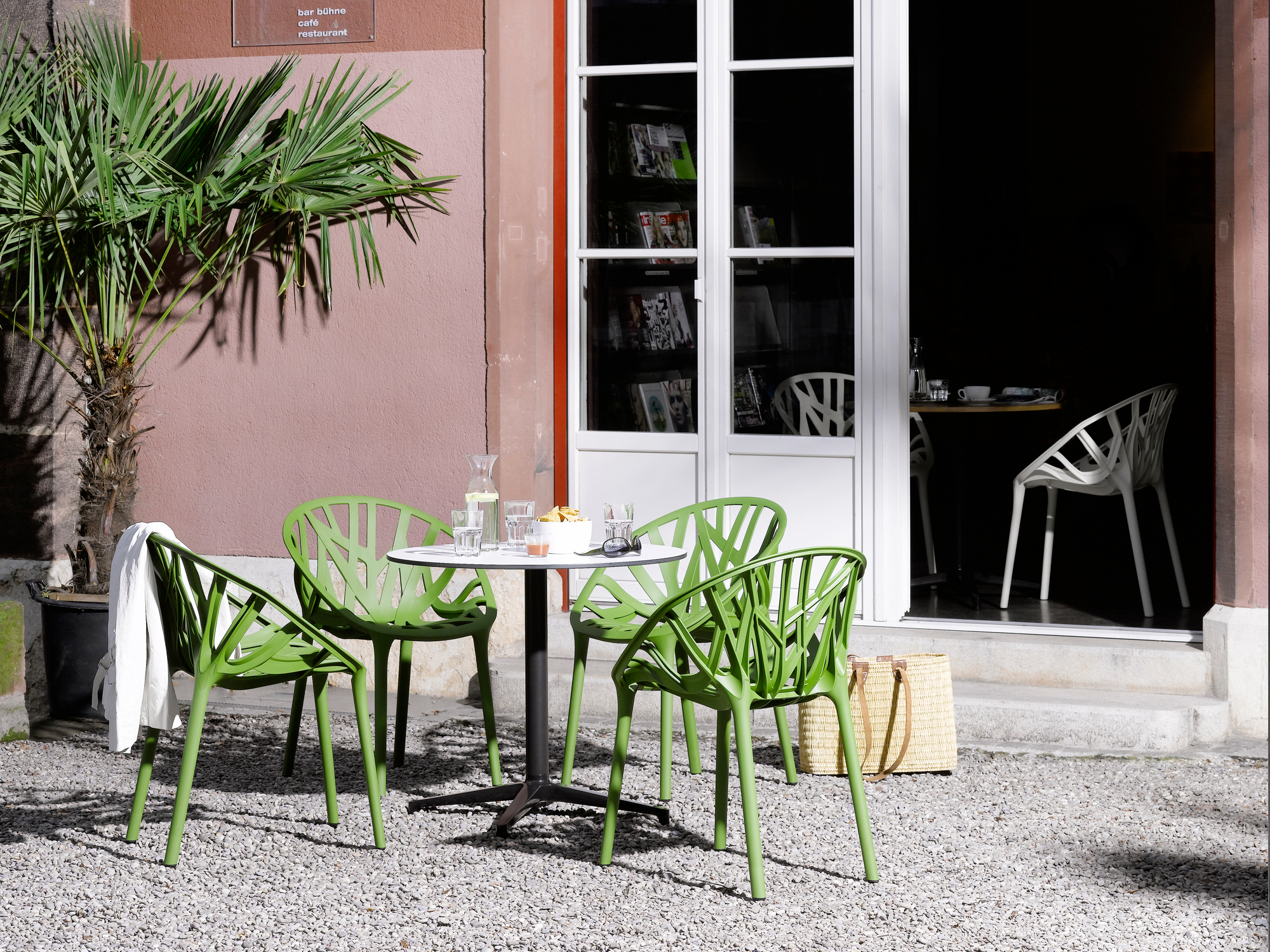 Bistro Table round Indoor Ø 79,6 cm Vitra