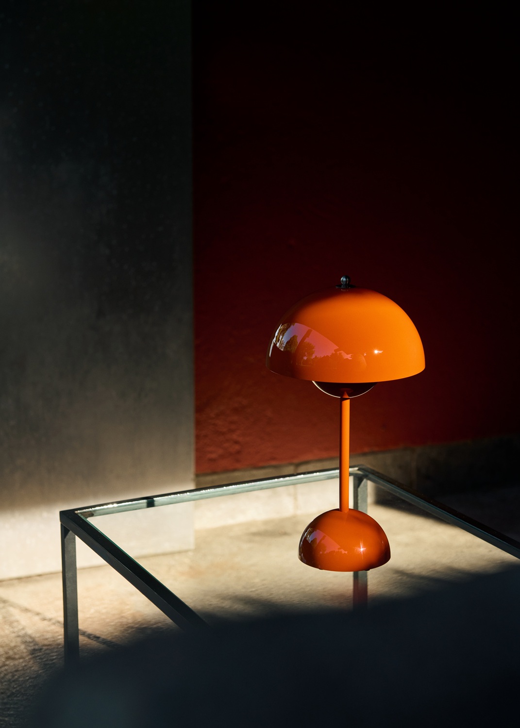 Flowerpot VP9 Portable Battery lamp / Table lamp with USB AndTradition
