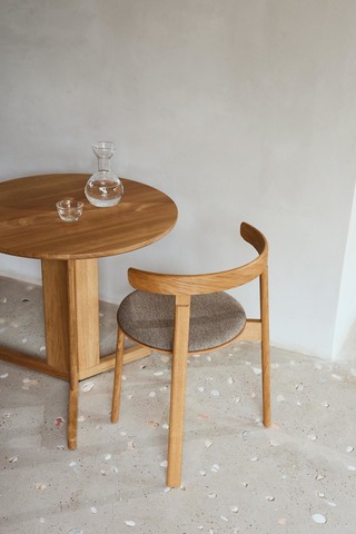 Lunar chair oak with seat cushion Form & Refine
