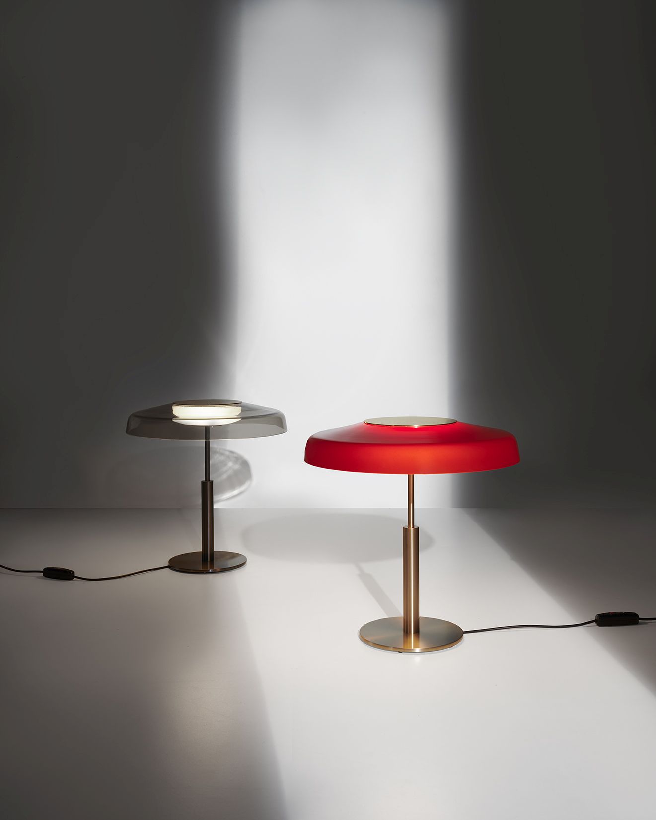 Dora 271 table lamp Oluce