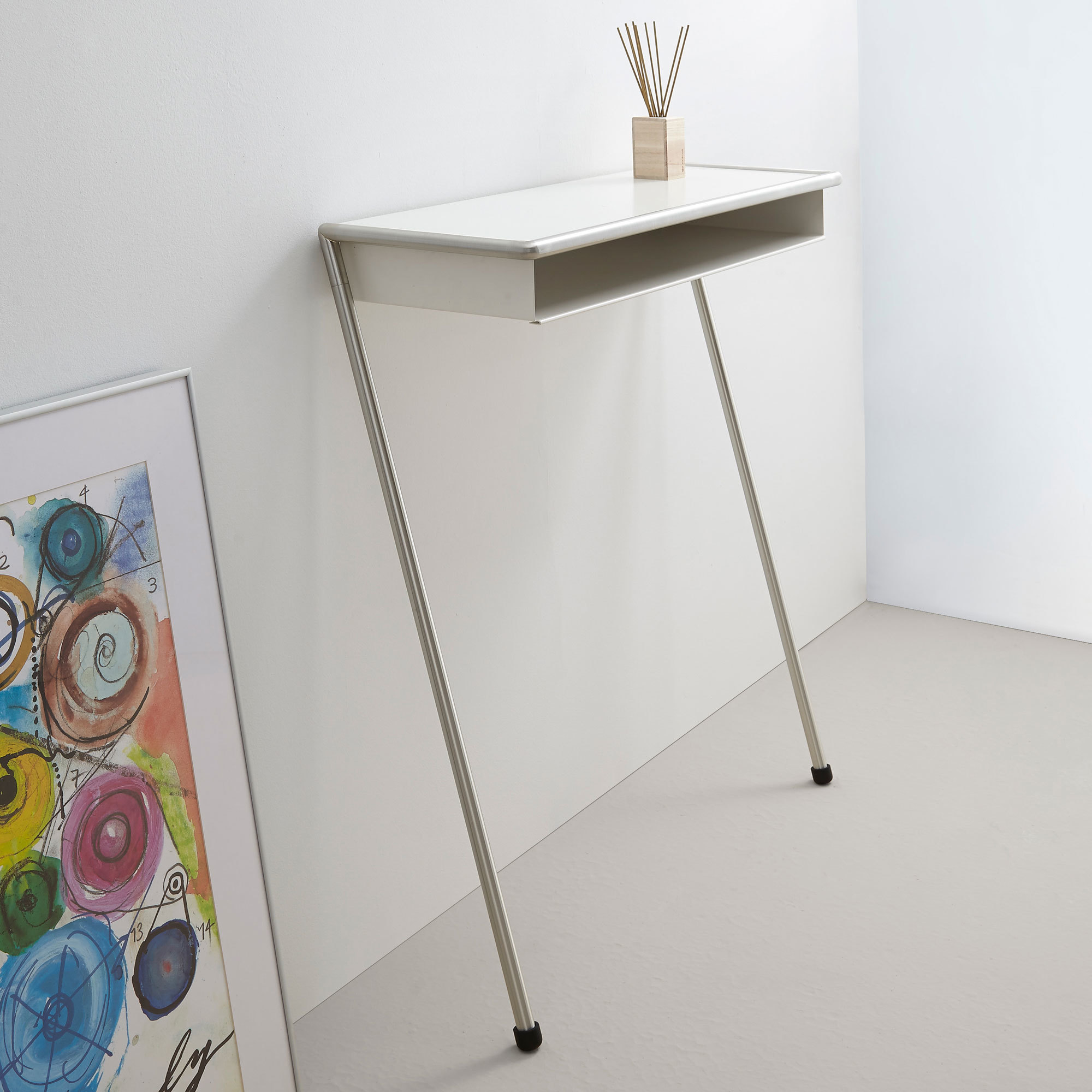 Lola Leaning console Mox frame chrome gloss plate white