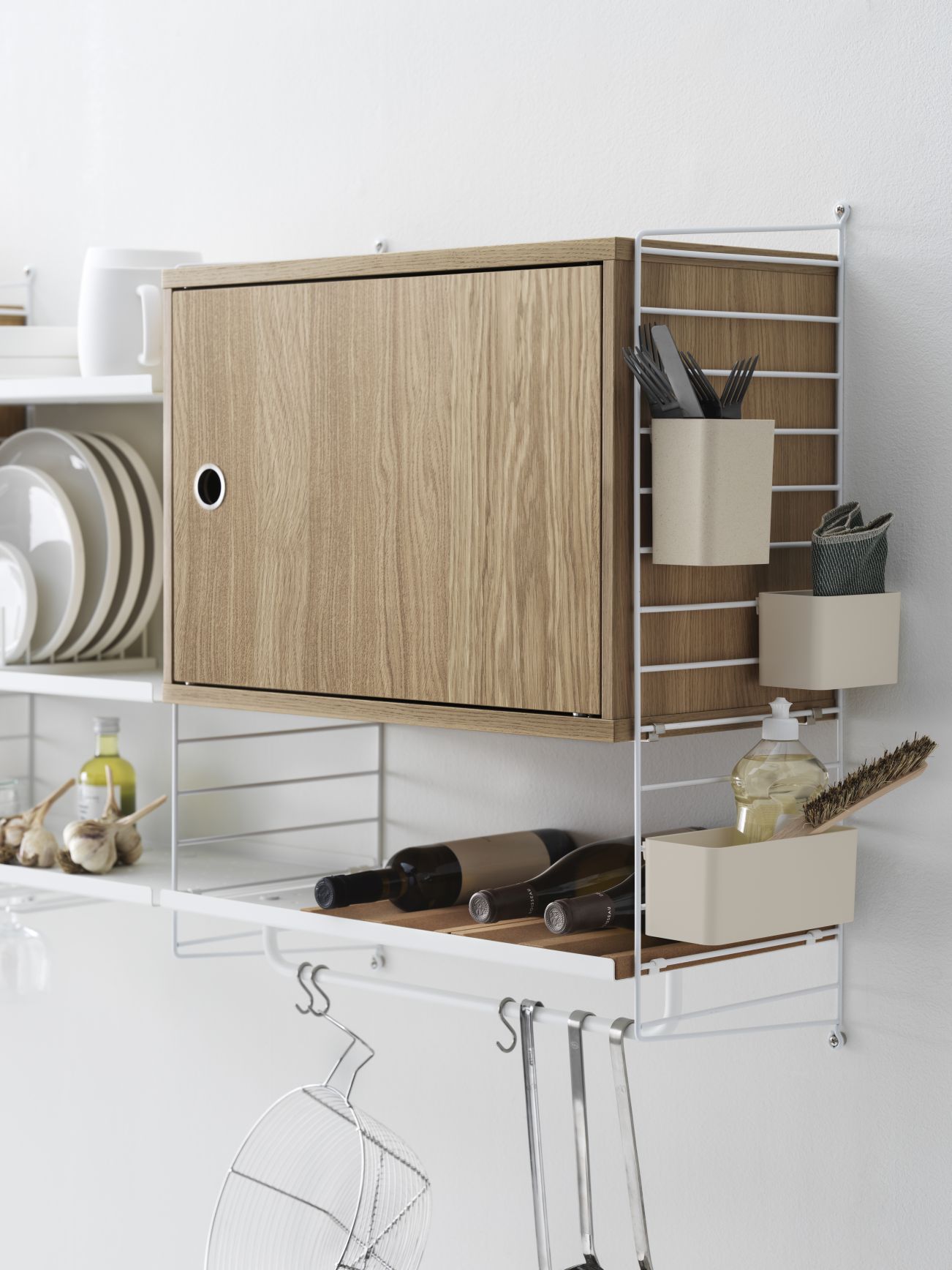 Single piece Wardrobe unit with swing door String Furniture 