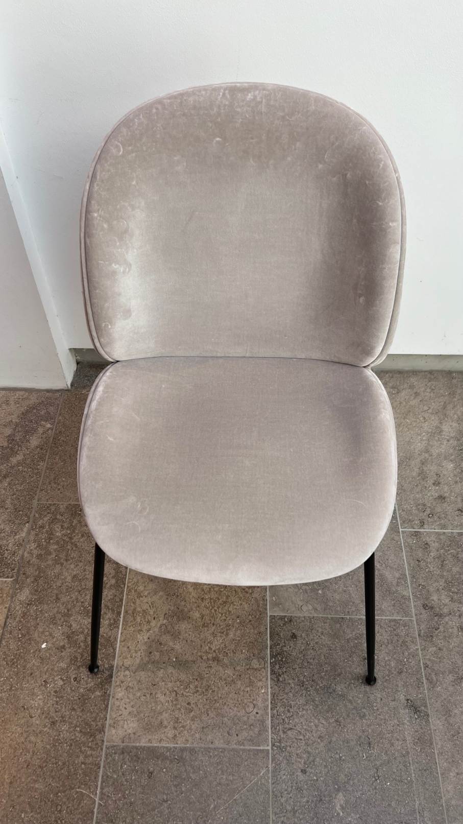 Beetle Chair upholstered chair HARALD 233 Gubi EXHIBITION PIECES