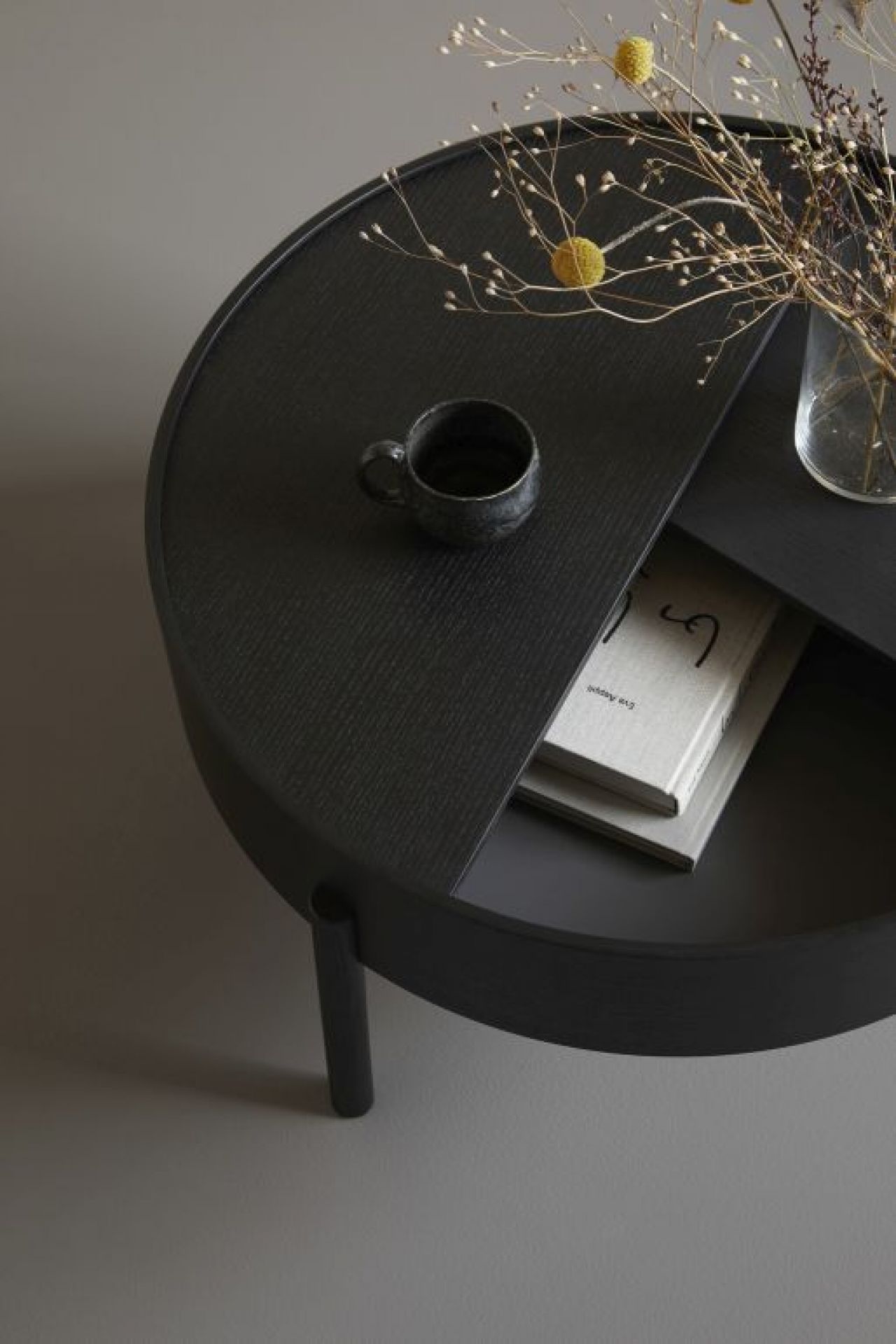Arc coffee table Ø 66 cm BLACK Woud SINGLE PIECES