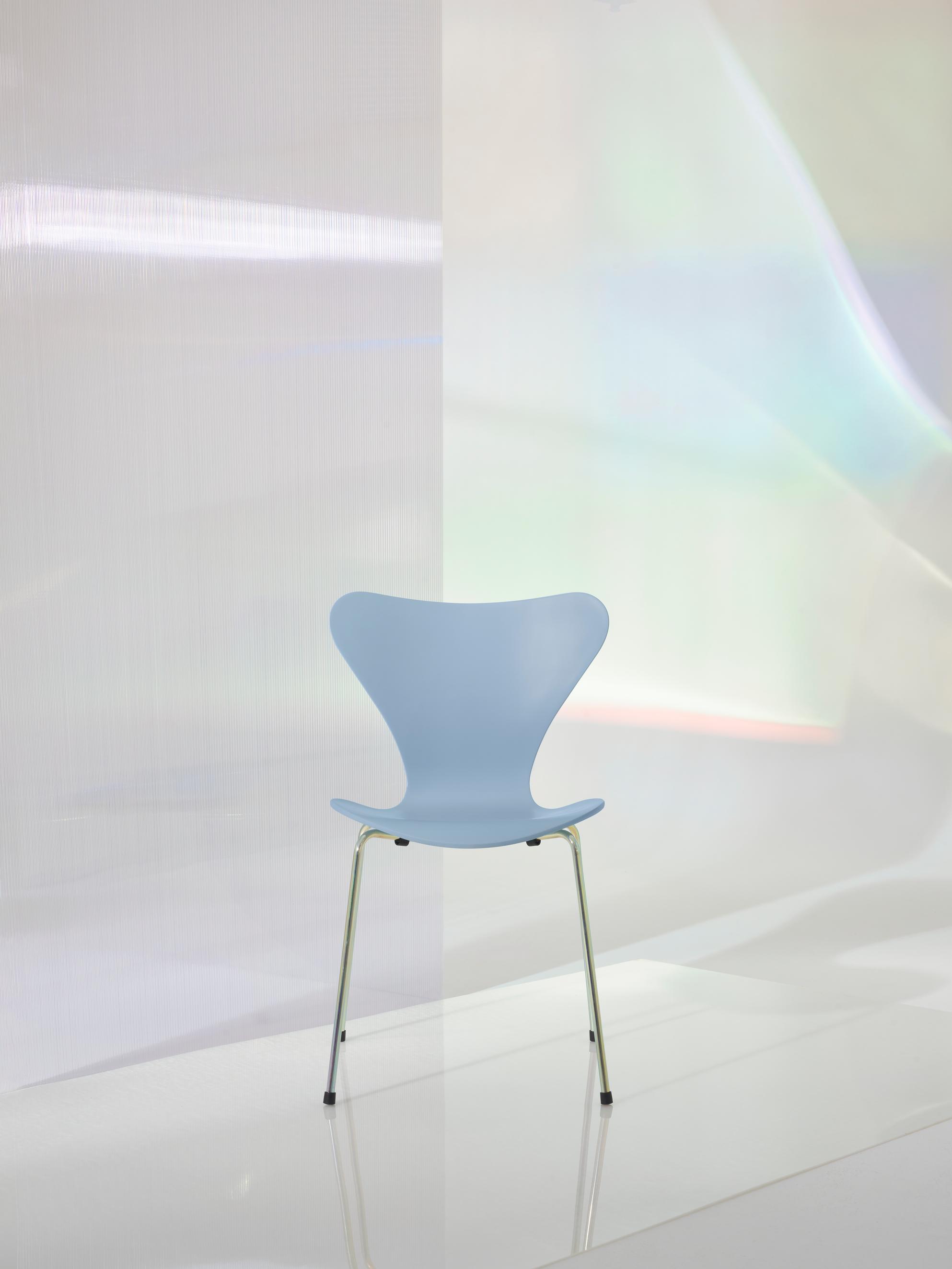 Sevener / Series Chair 3107 Fritz Hansen Ever the Sevener LIMITED EDITION