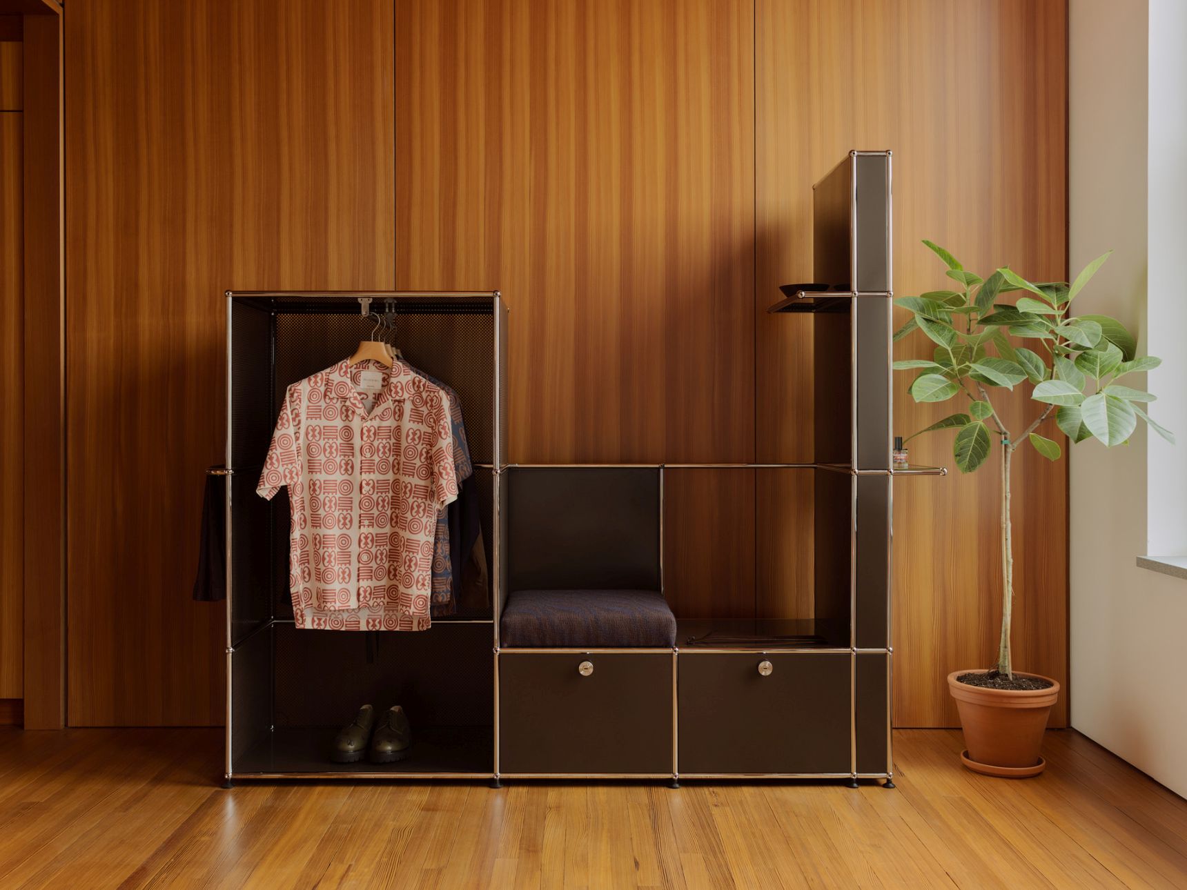 Okinka coat rack USM Haller x Armando Cabral