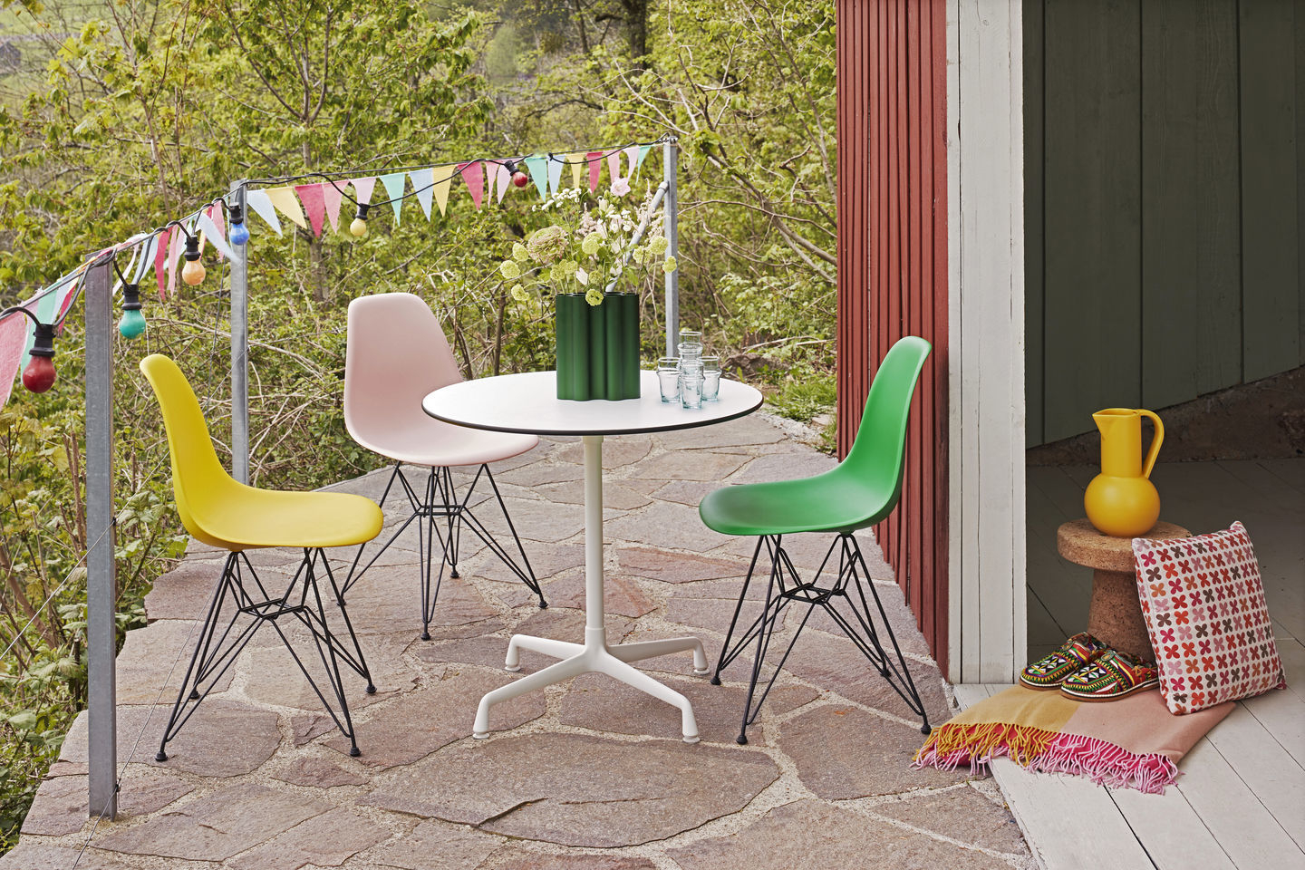 Eames Plastic Side Chair DSR Chair Vitra Black Pebble