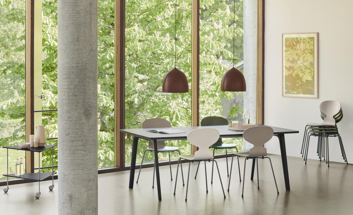 Pluralis table Fritz Hansen