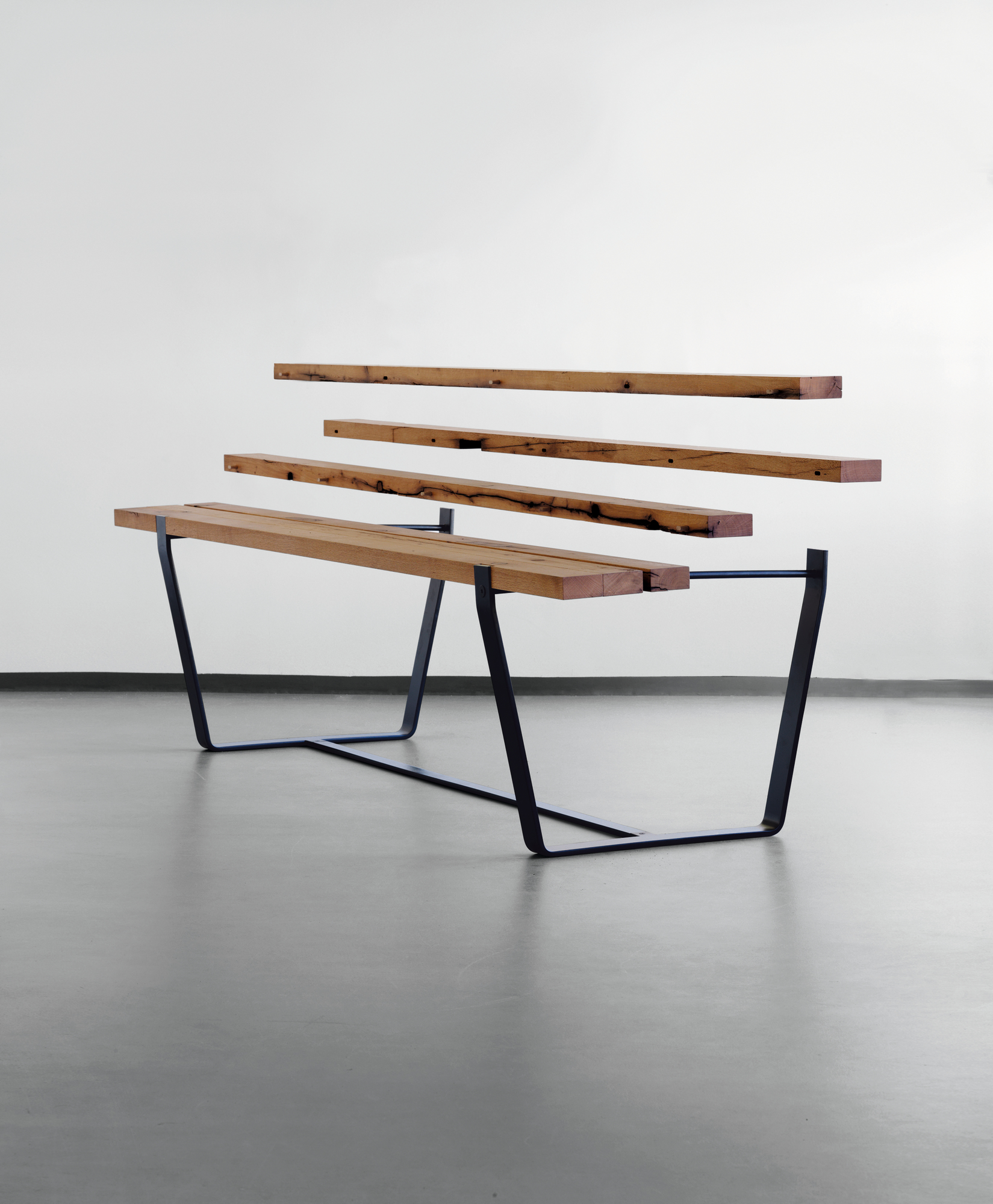 BB 11 Clamp table charburned oak Janua