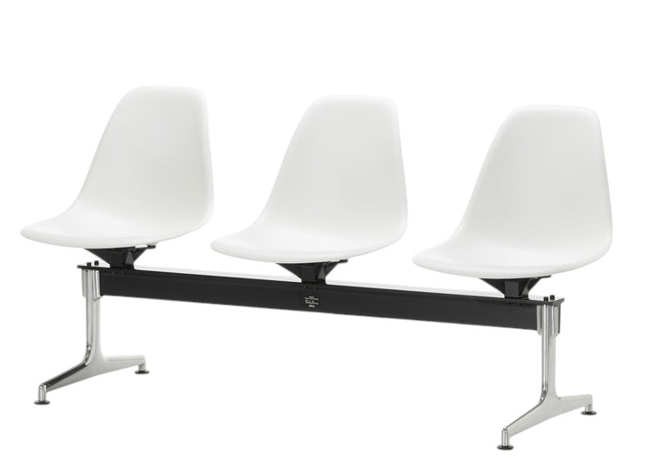 Eames Plastic Side Chair RE on traverse Vitra 