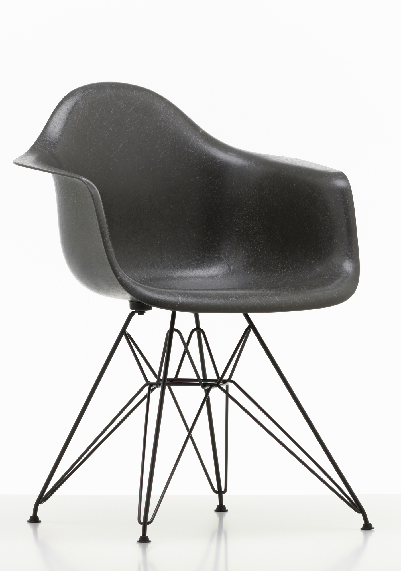 Eames Fibreglass Arm Chair DAR Chair Vitra