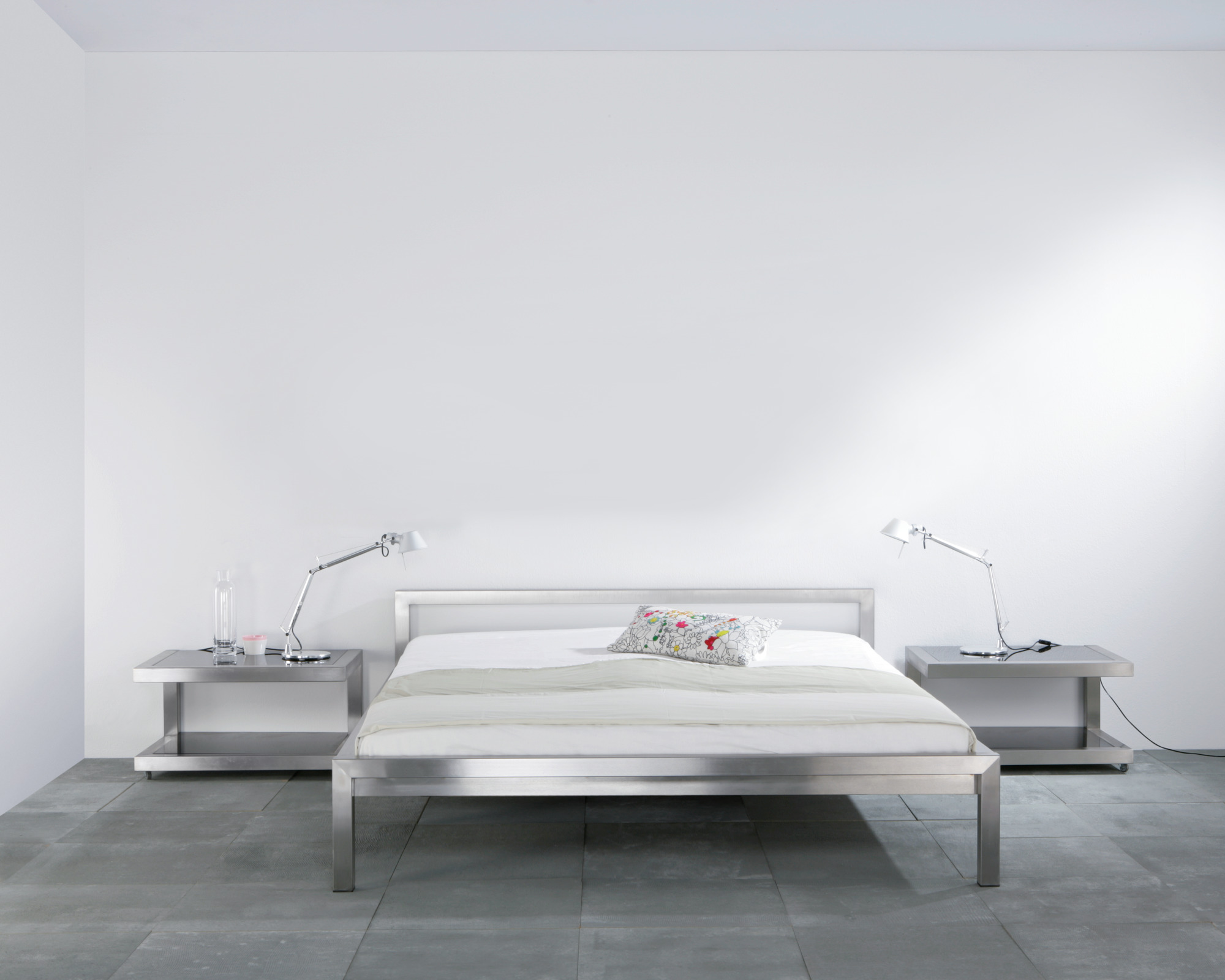 Pure stainless steel bed H 666 VA 160 x 200 cm Hans Hansen
