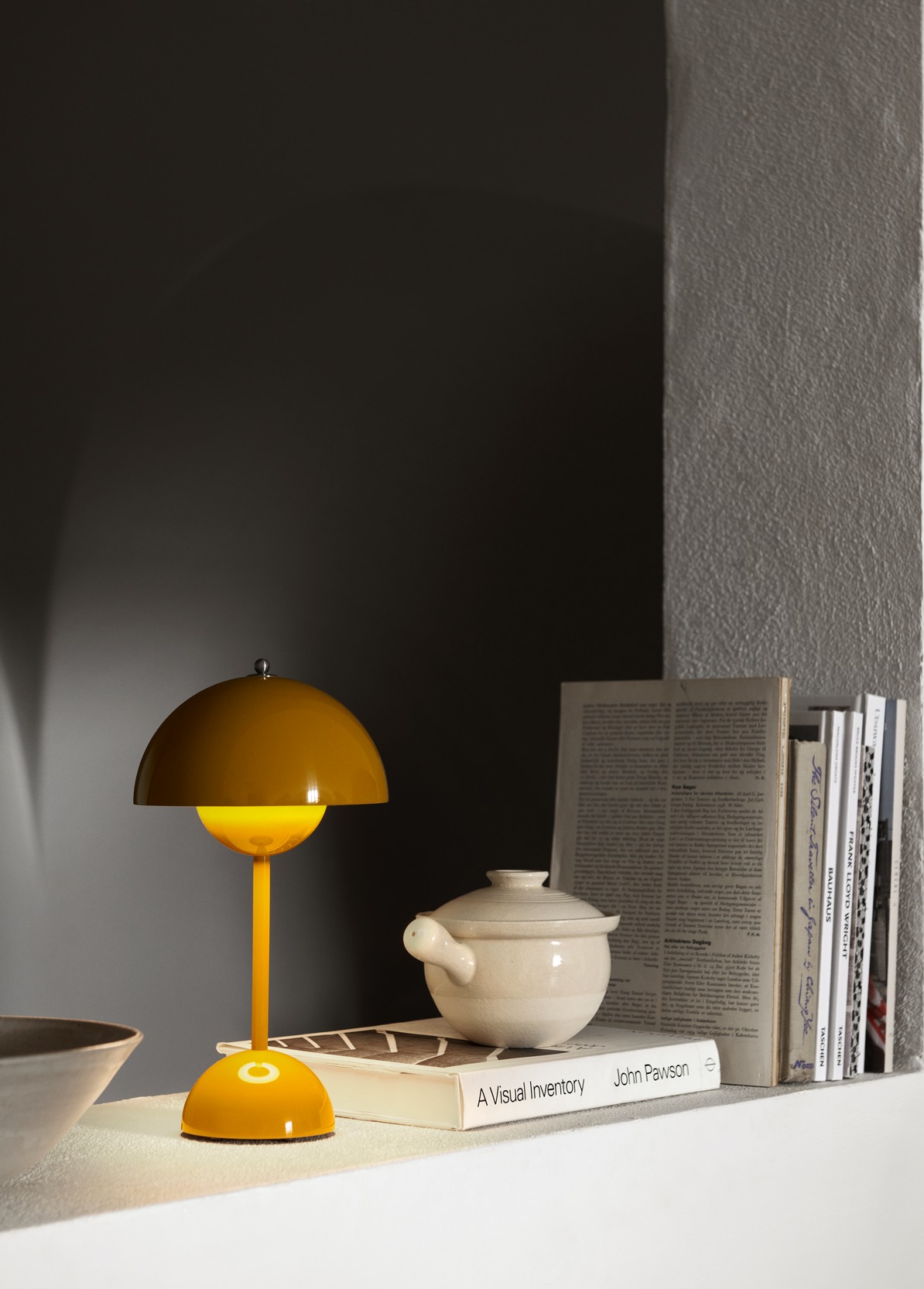 Flowerpot VP9 Portable Battery lamp / Table lamp with USB AndTradition Mustard