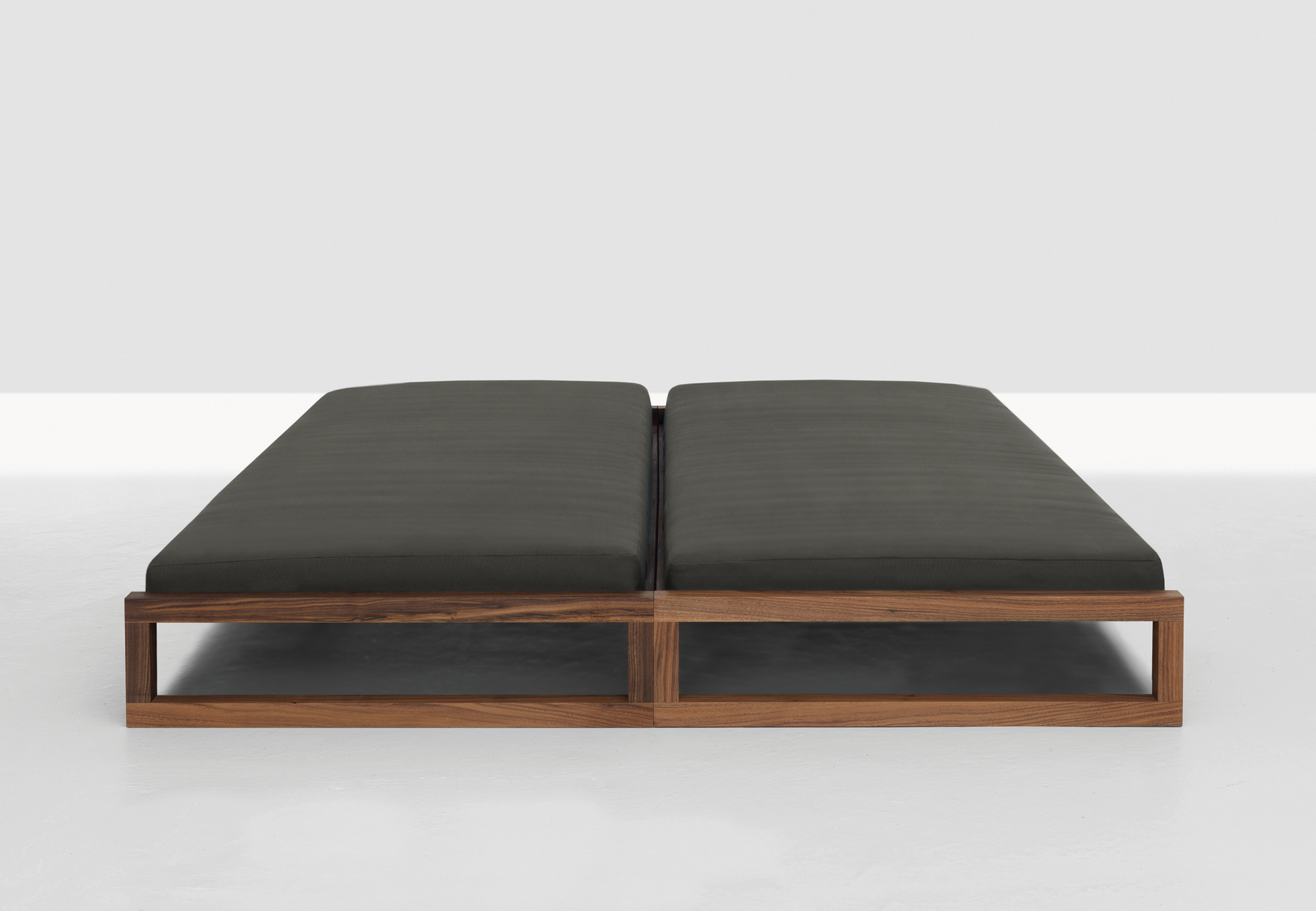 Guest 90 wood bed american walnut Zeitraum