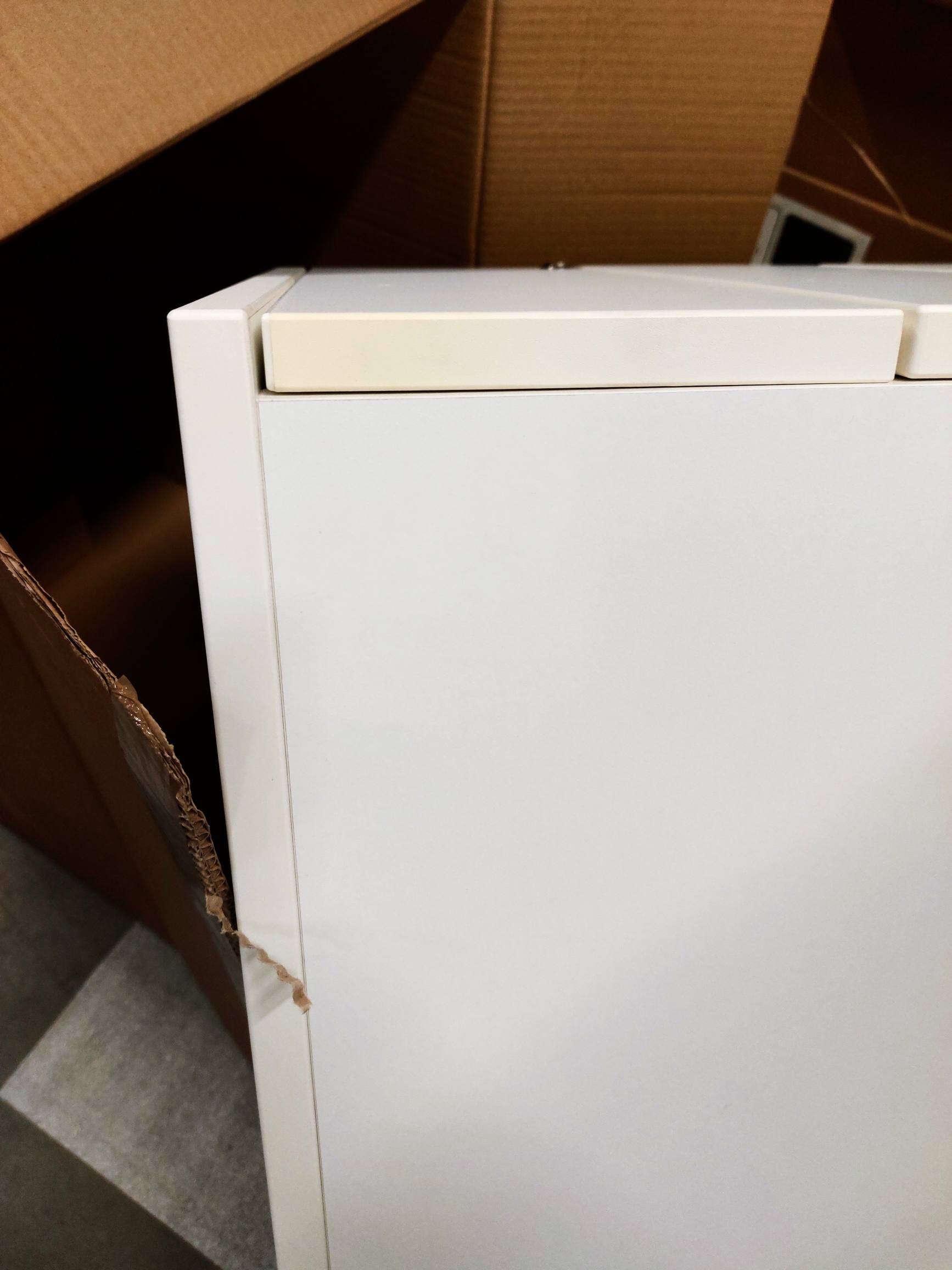 Pedestal Pedestal MET Frezza MÄNGELEXEMPLAR