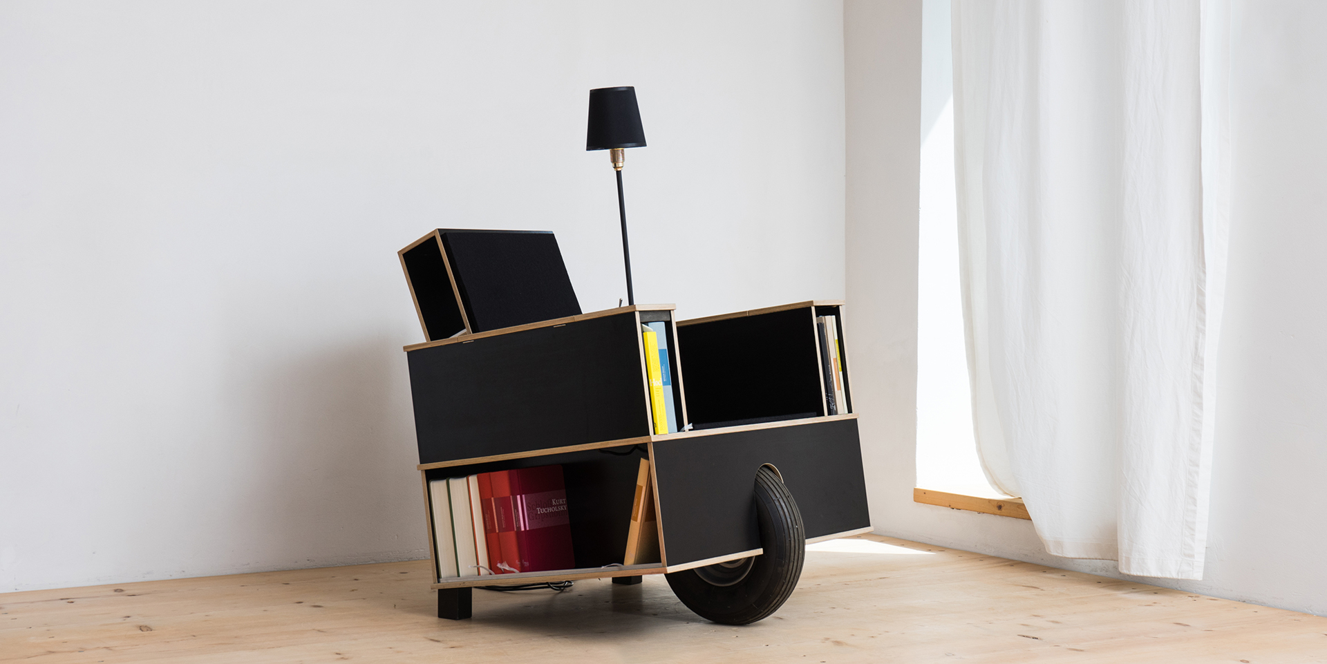Bookinist mobile reading chair Nils Holger Moormann