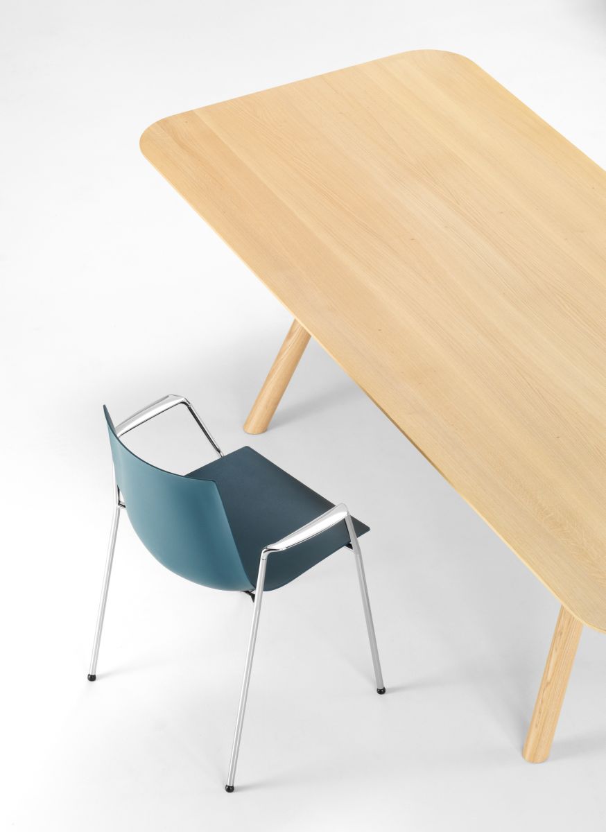 Akio Table Girsberger