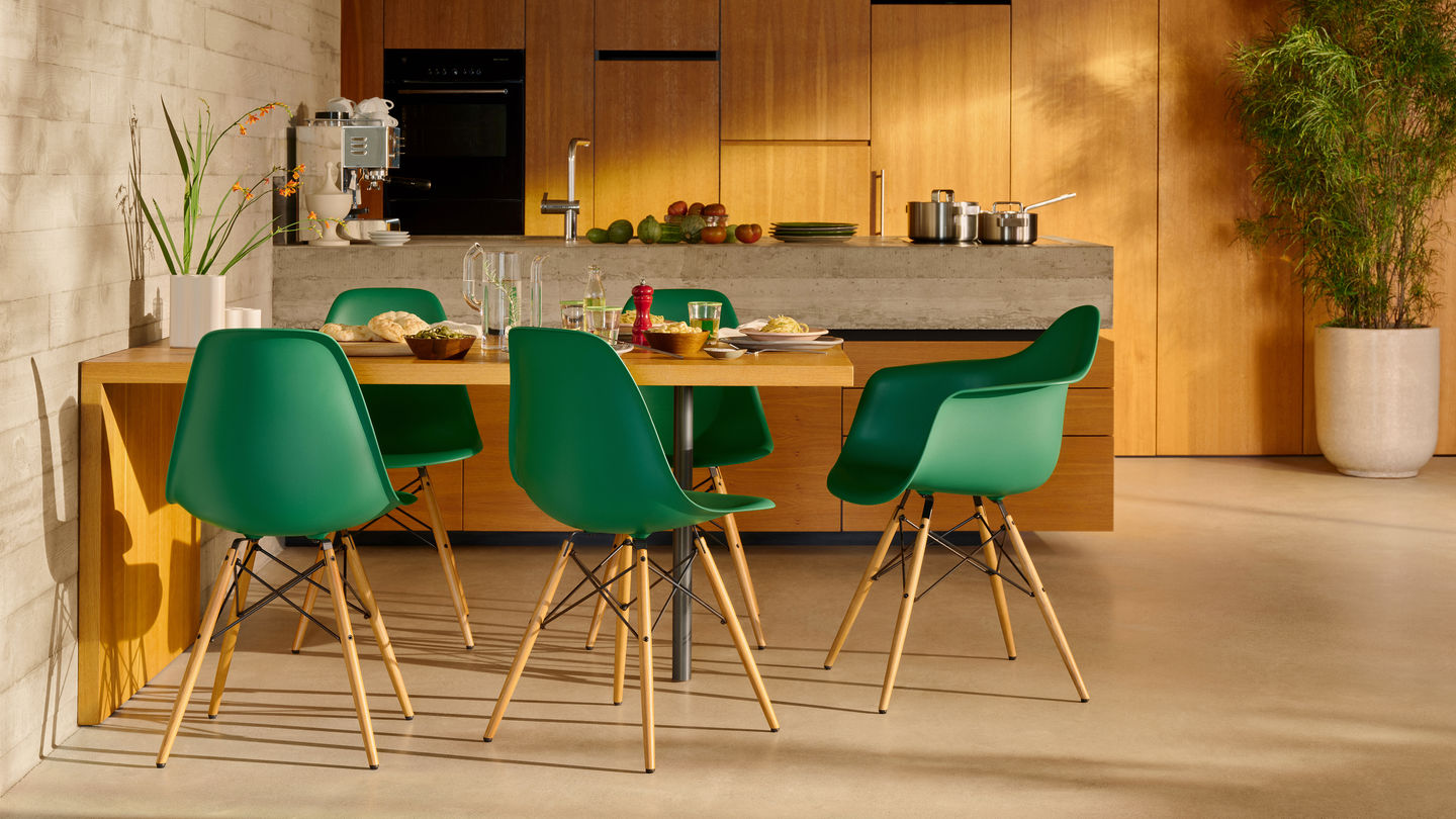 Eames Plastic Arm Chair DAW Chair Vitra