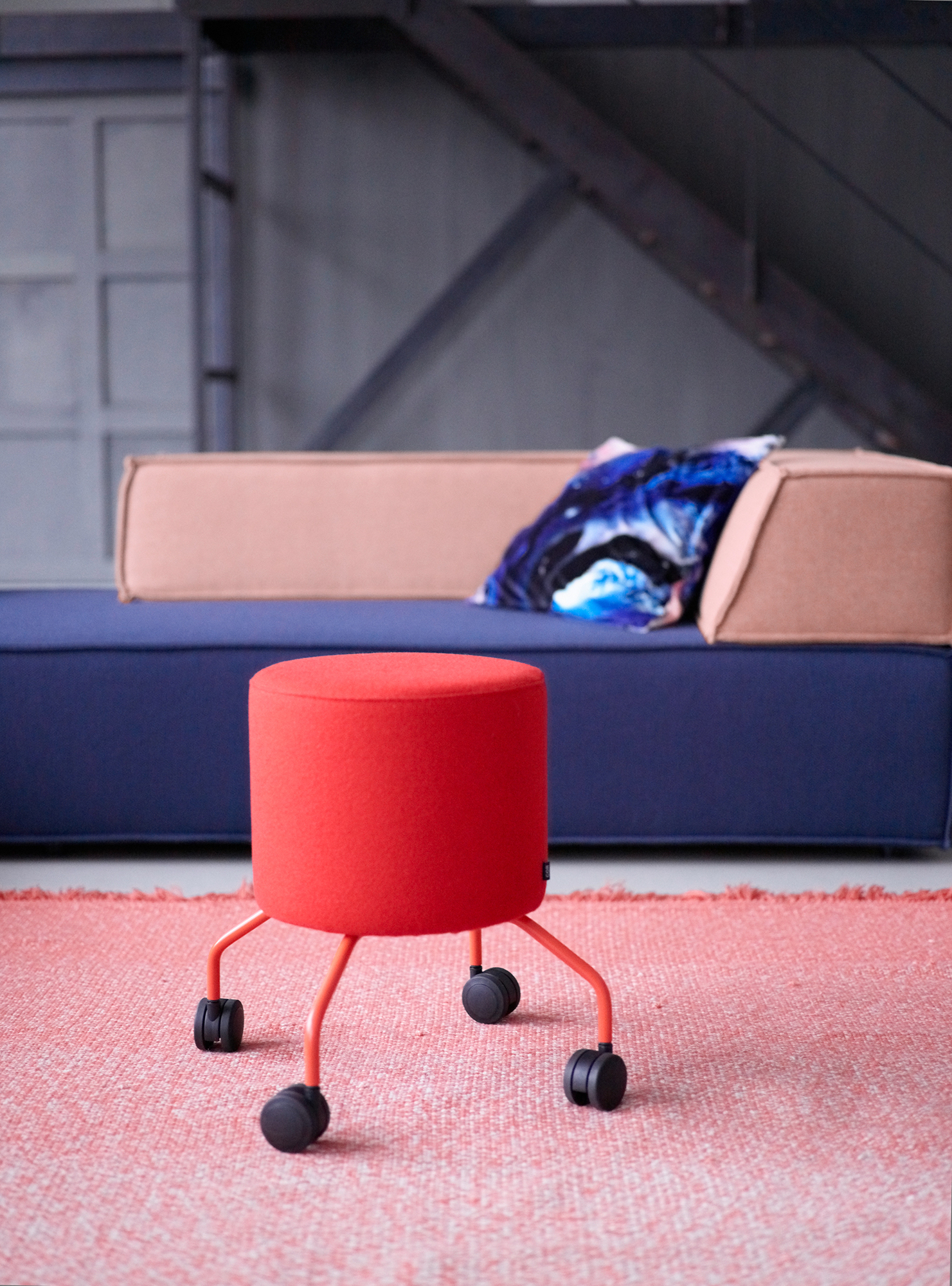 Drop Stool on Wheels Cor