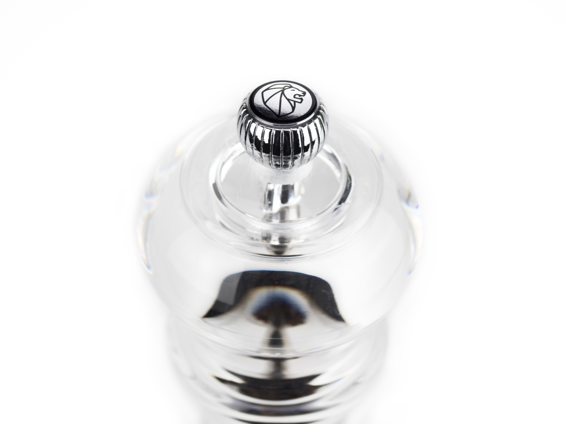 Detailaufnahme der Peugeot Nancy Pfeffermühle H 12 cm aus transparentem Acryl, ideal für Küche und Tisch.