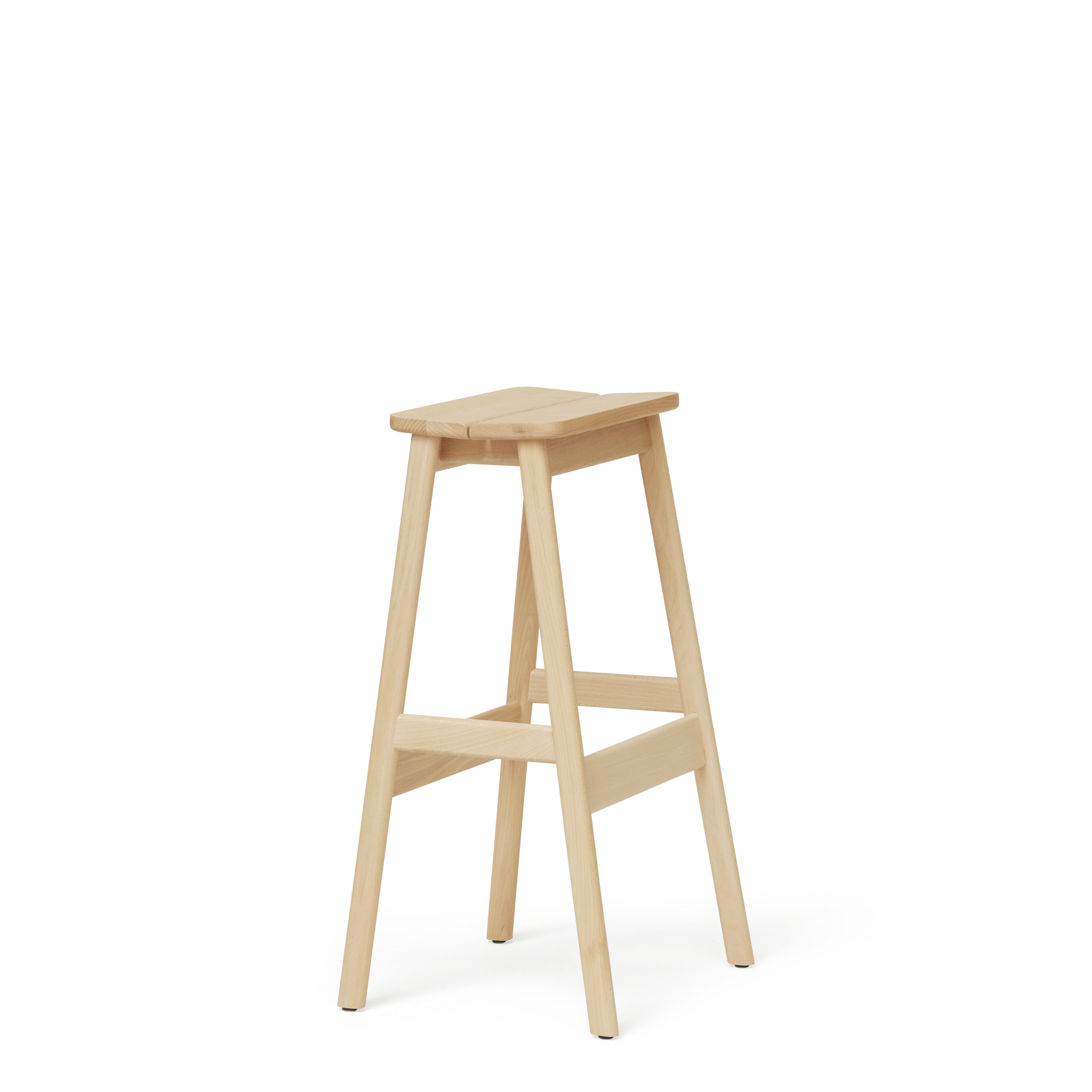 Angle Standard Barhocker von Form & Refine aus hellem Holz, minimalistisches Design für Küche oder Bar.