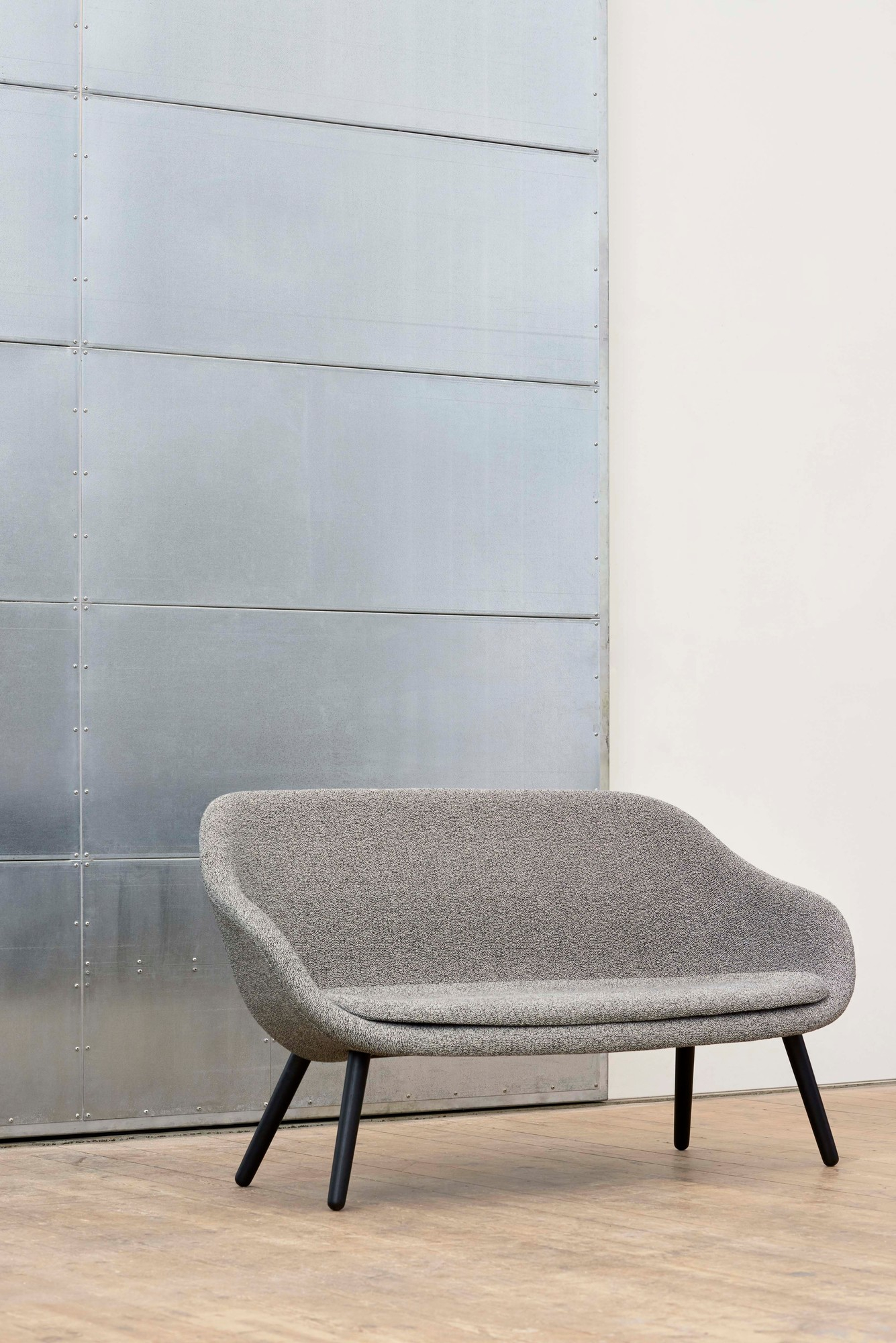 About a Lounge AAL Sofa Hay