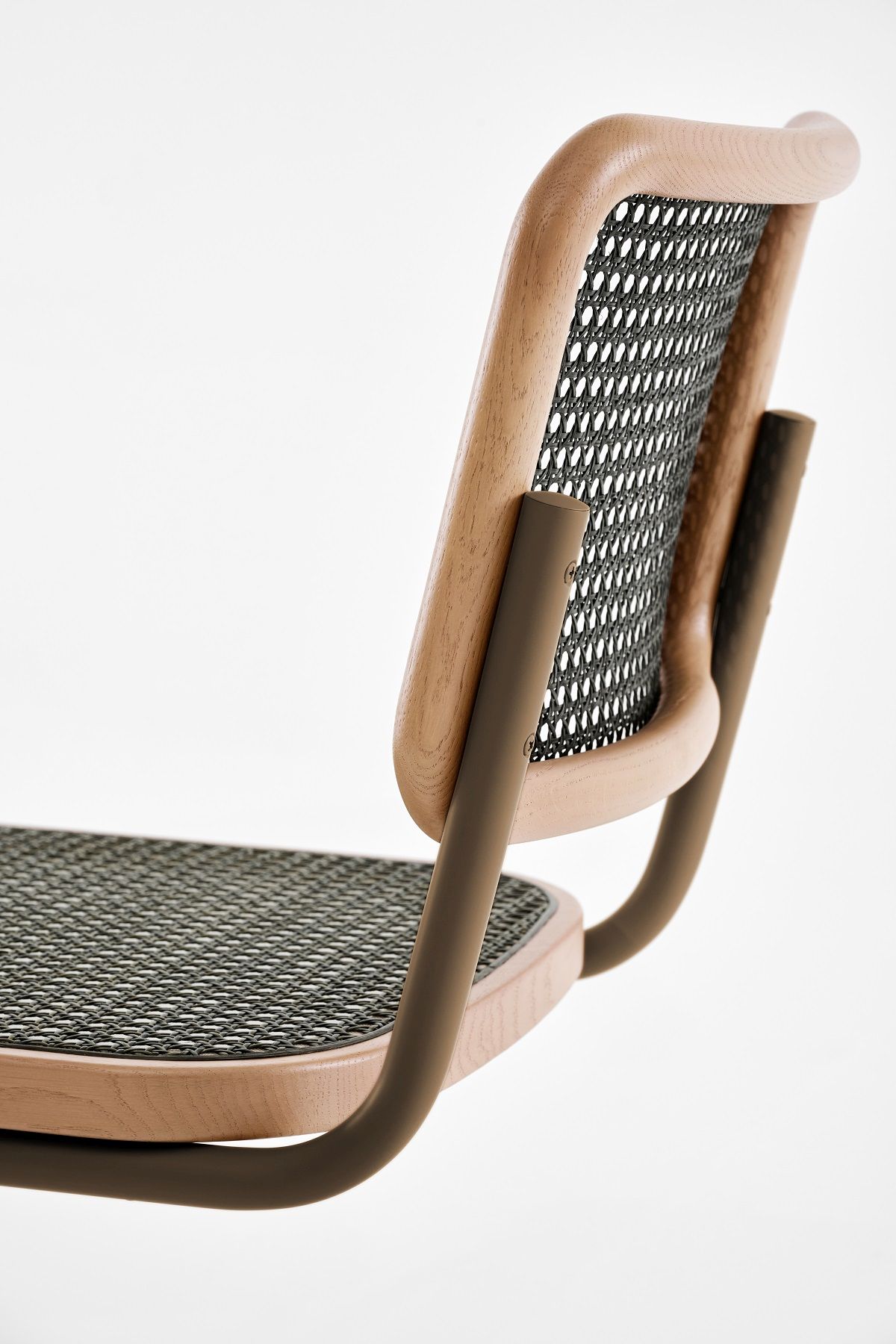 S 32 V Tubular steel classic cantilever chair Thonet